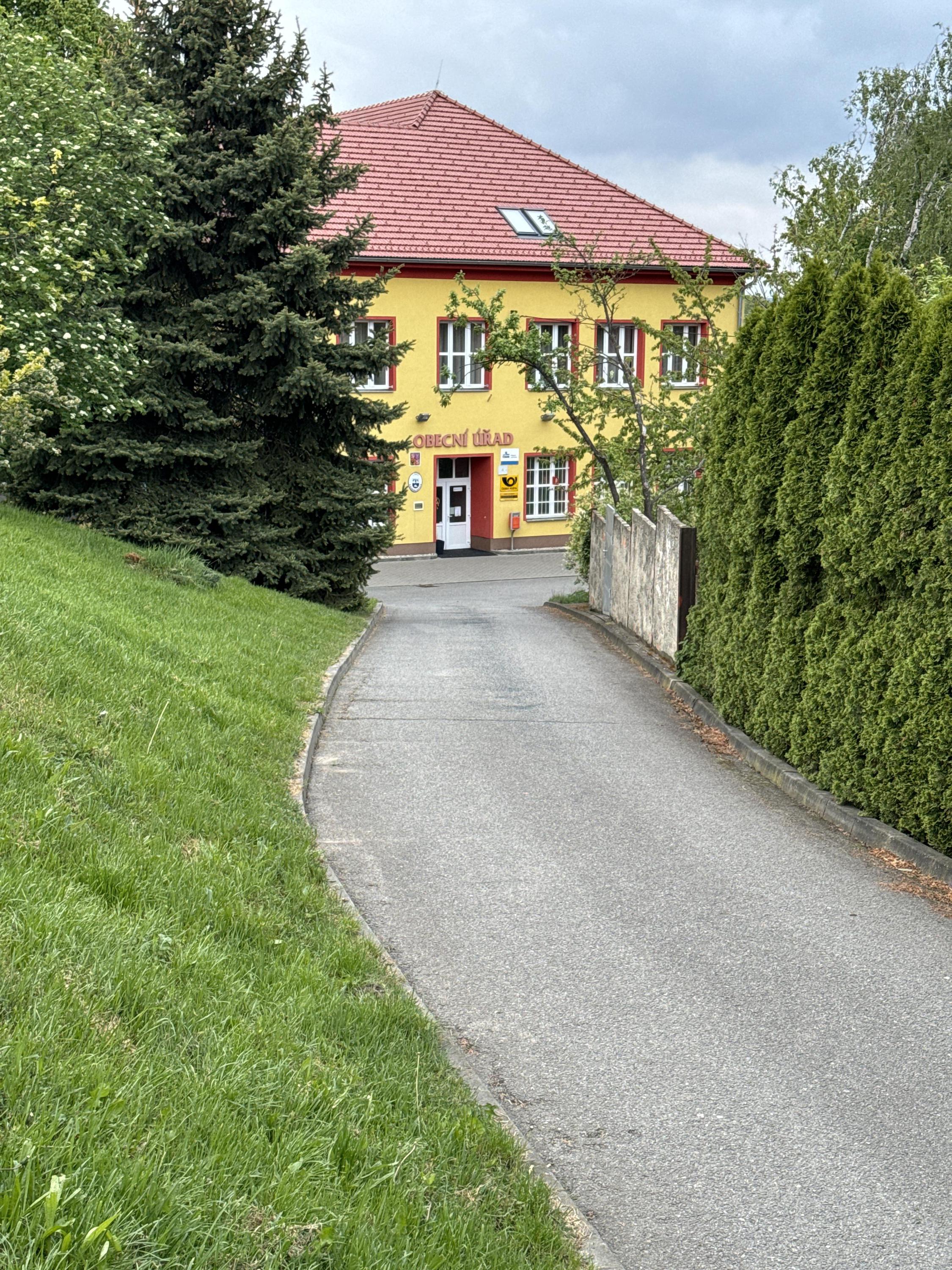 Násedlovice - obecní úřad foto 2