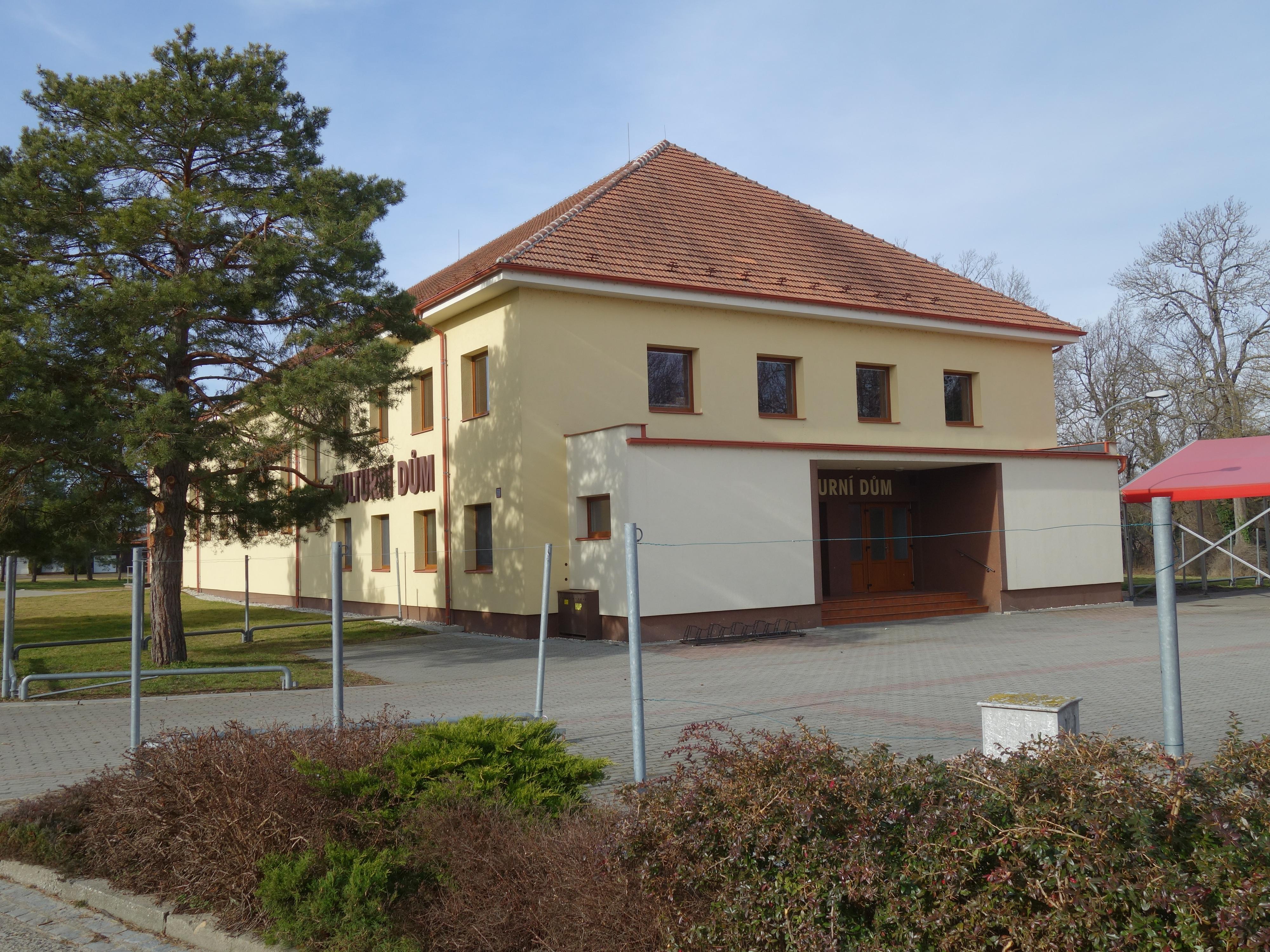 Obecní  knihovna Hlohovec foto 2