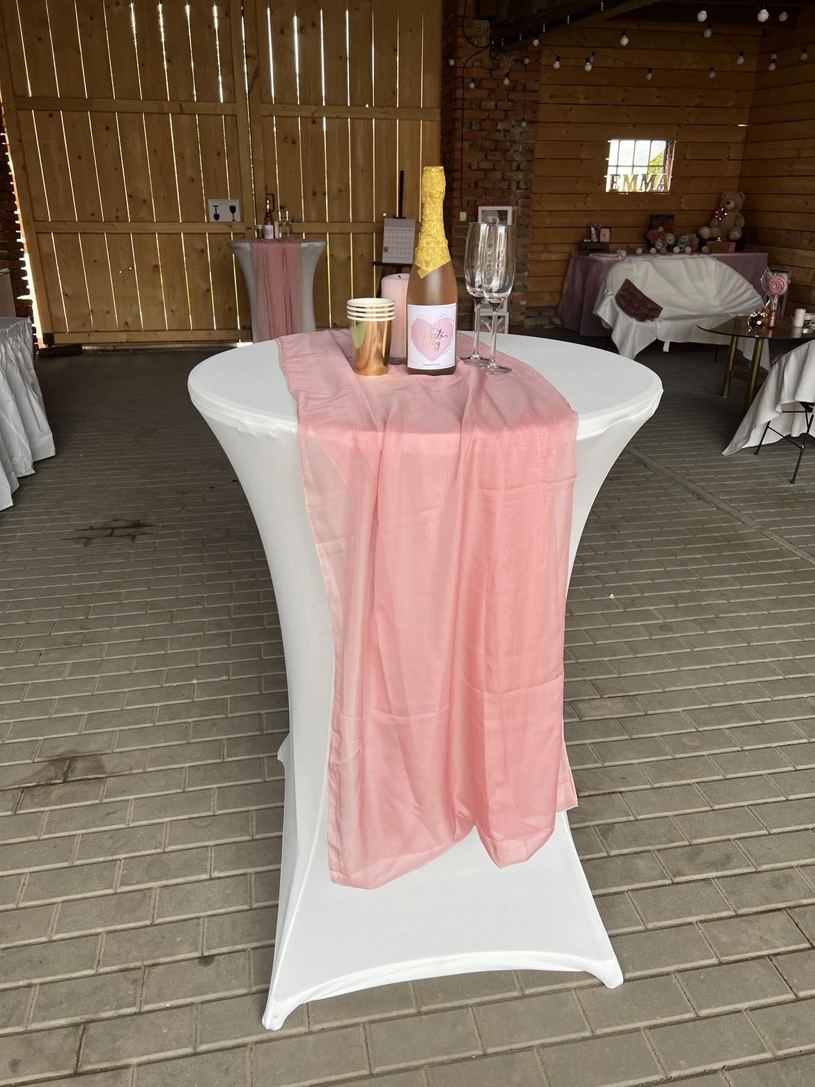 Ing. Marcela Lipovská - Párty, pípy, stany foto 4