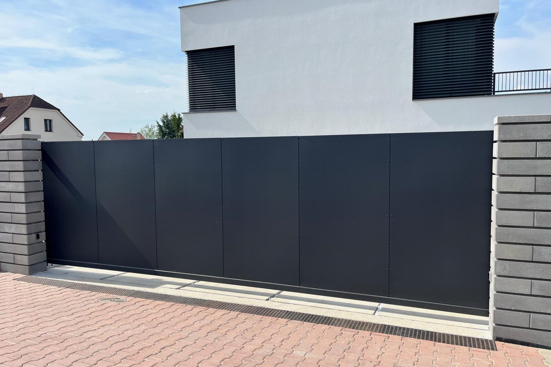 Výroba a montáž vjezdových brán a oplocení.