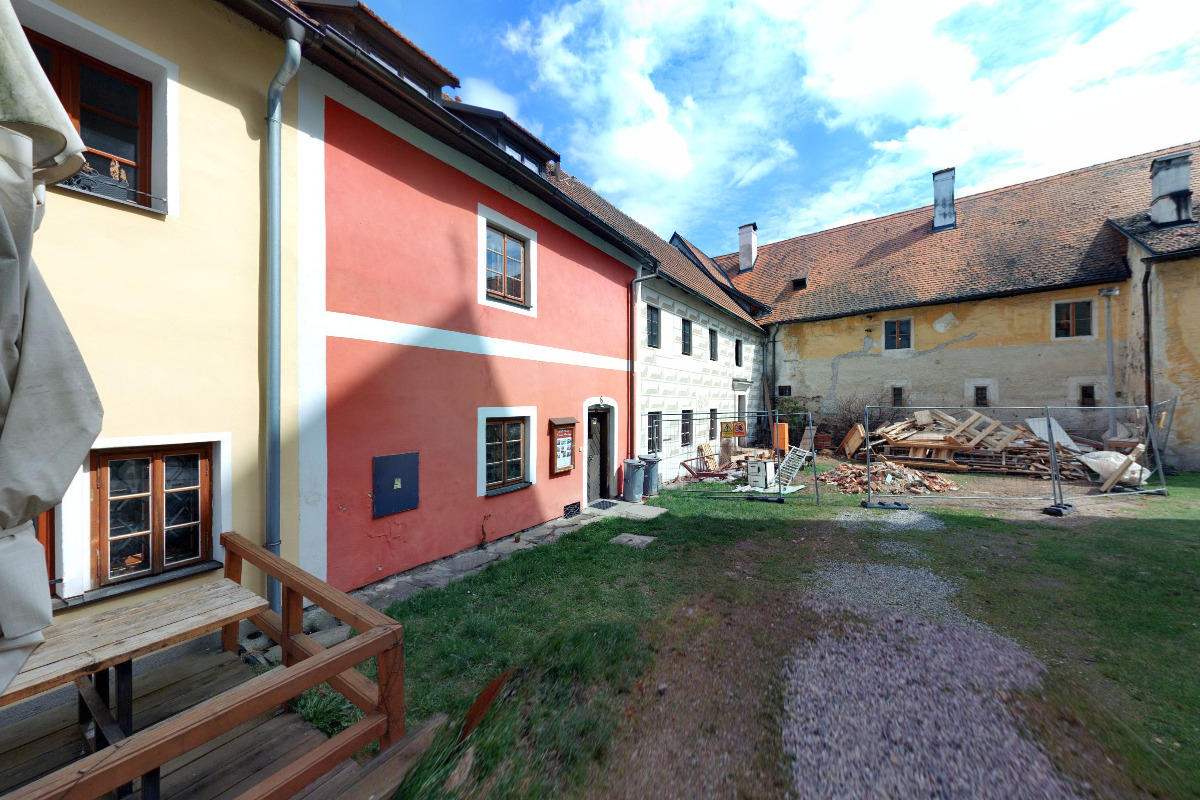 U Farní školy foto 2