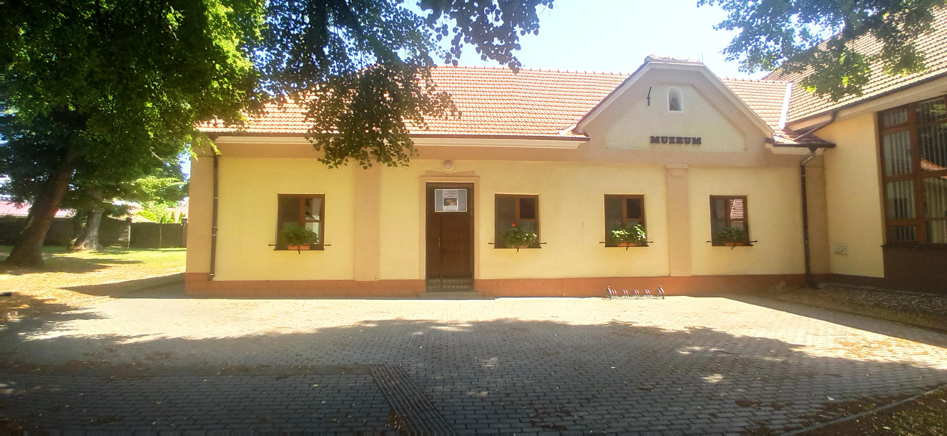 Rohatec - obecní úřad foto 3