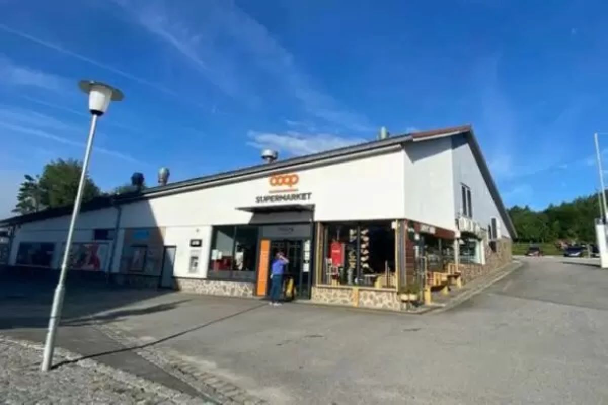 Supermarket COOP