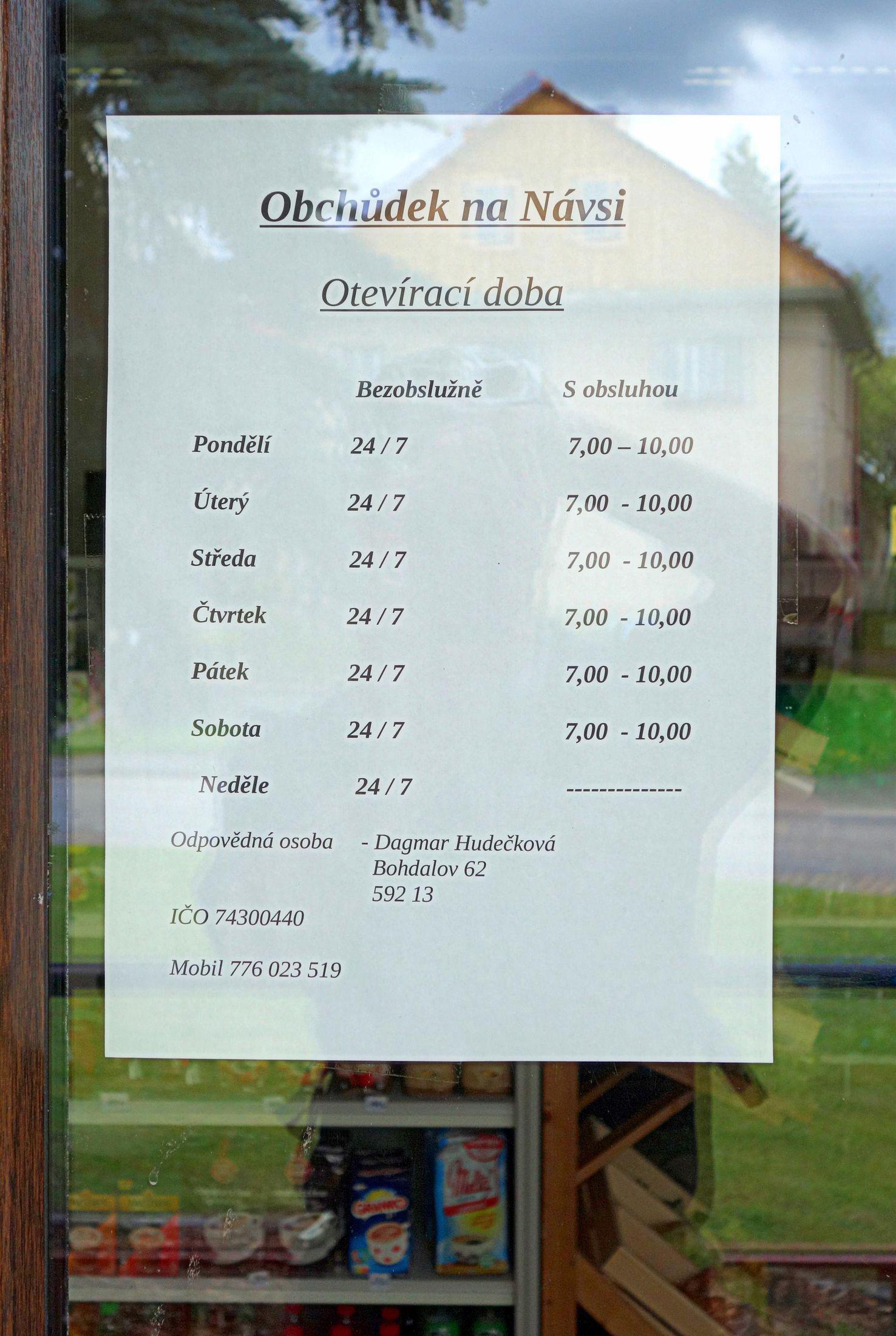 Obchůdek na návsi foto 2