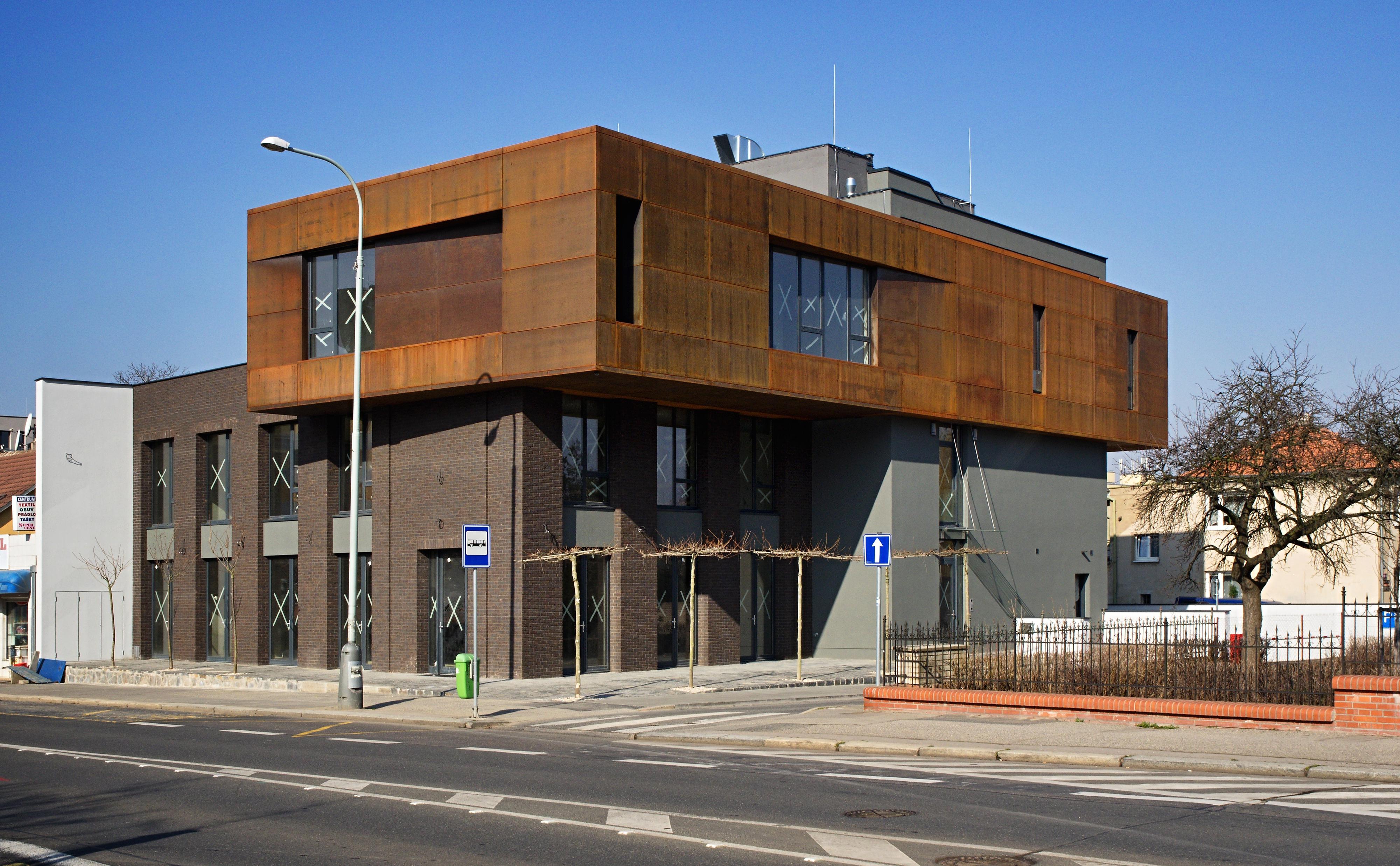 XL Restaurant Grill & Bar