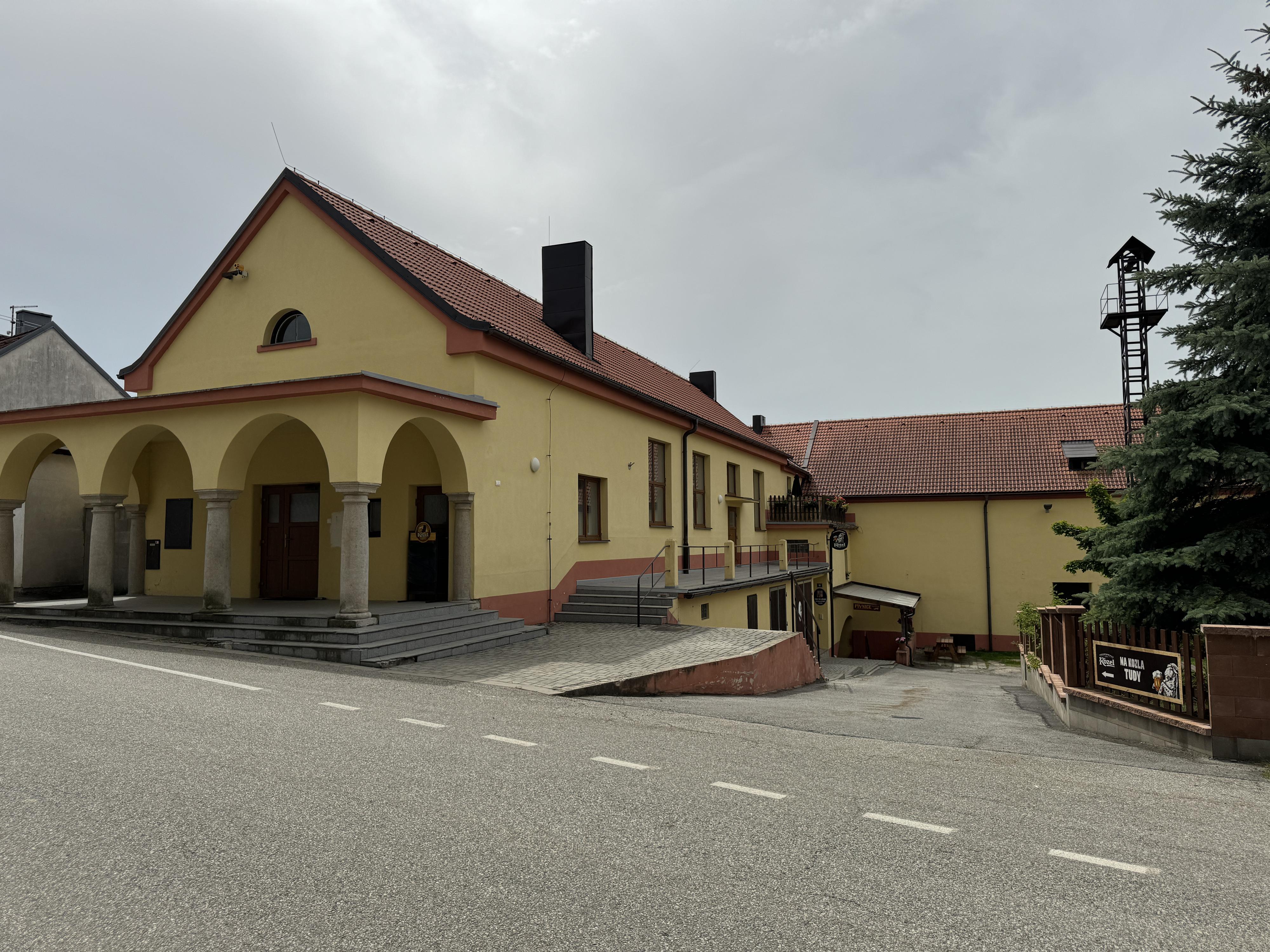 Ostrolovský Újezd - obecní úřad foto 6