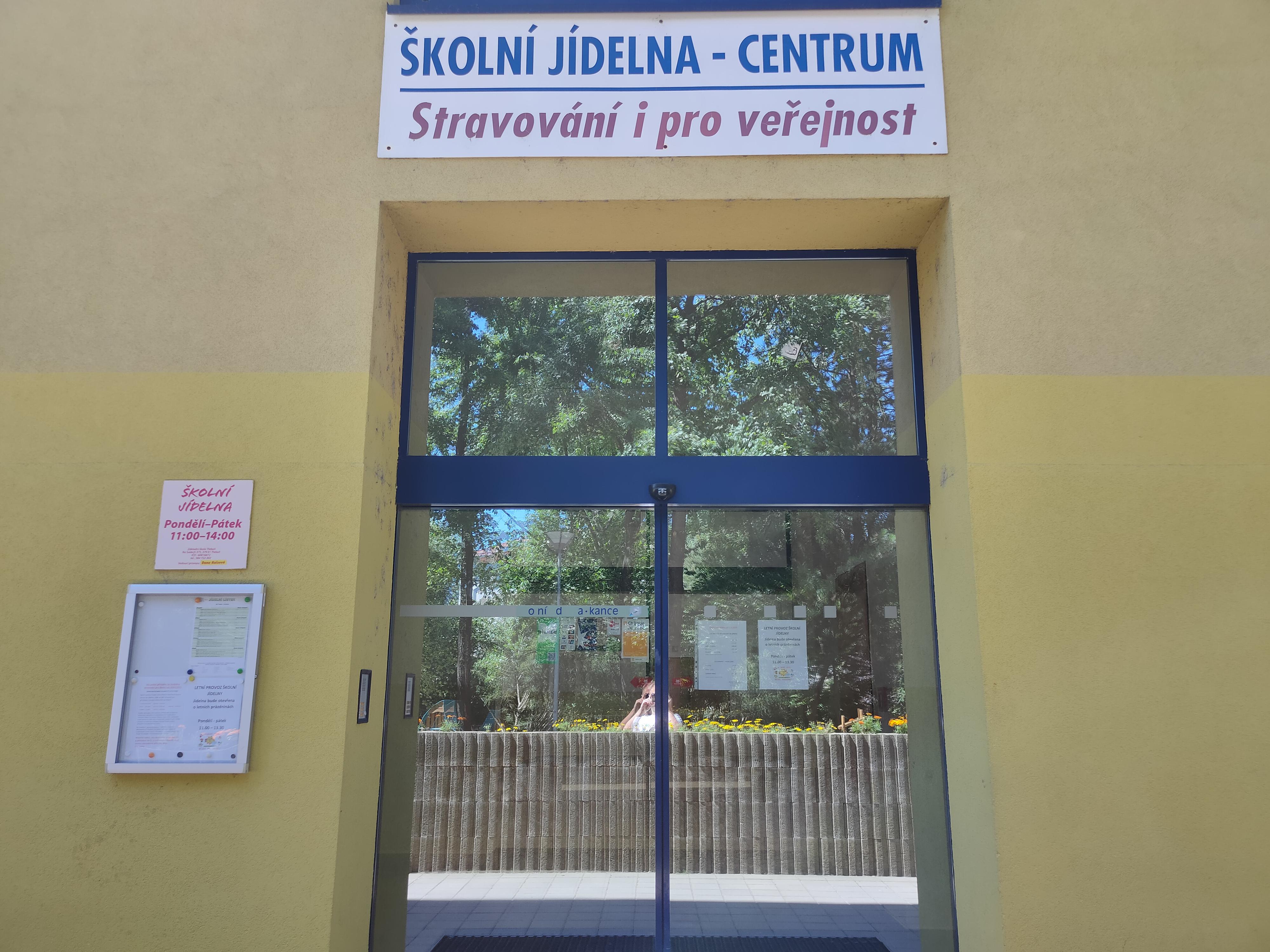 ZŠ Třeboň, Na Sadech - Školní jídelna foto 2