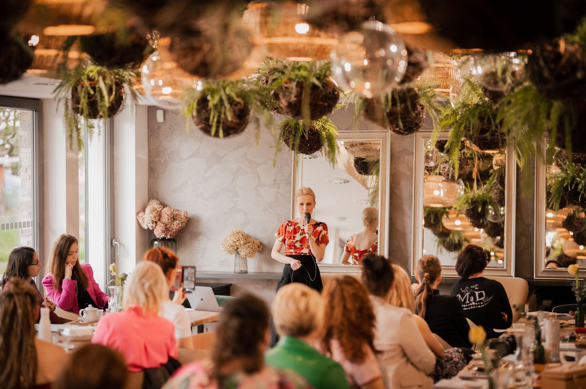 Anita Ziburová Fashion stylist & makeup artist