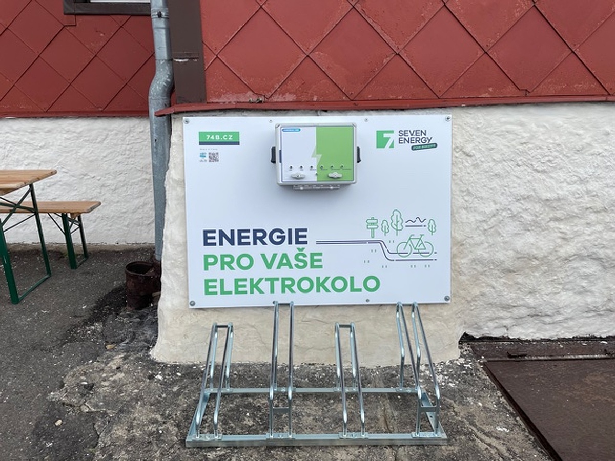 Nabíjecí stanice Restaurace Komáří Vížka foto 2