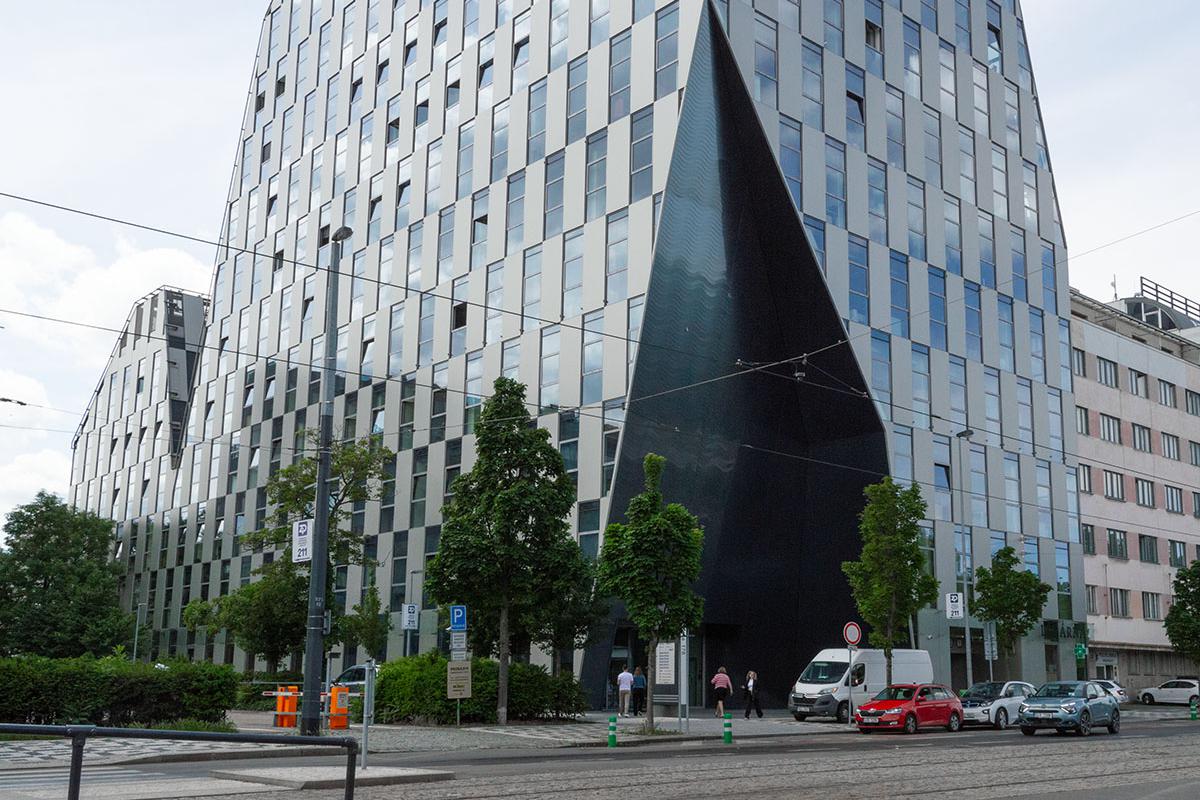 MR. PARKIT - Parking Crystal - Vinohradská 178