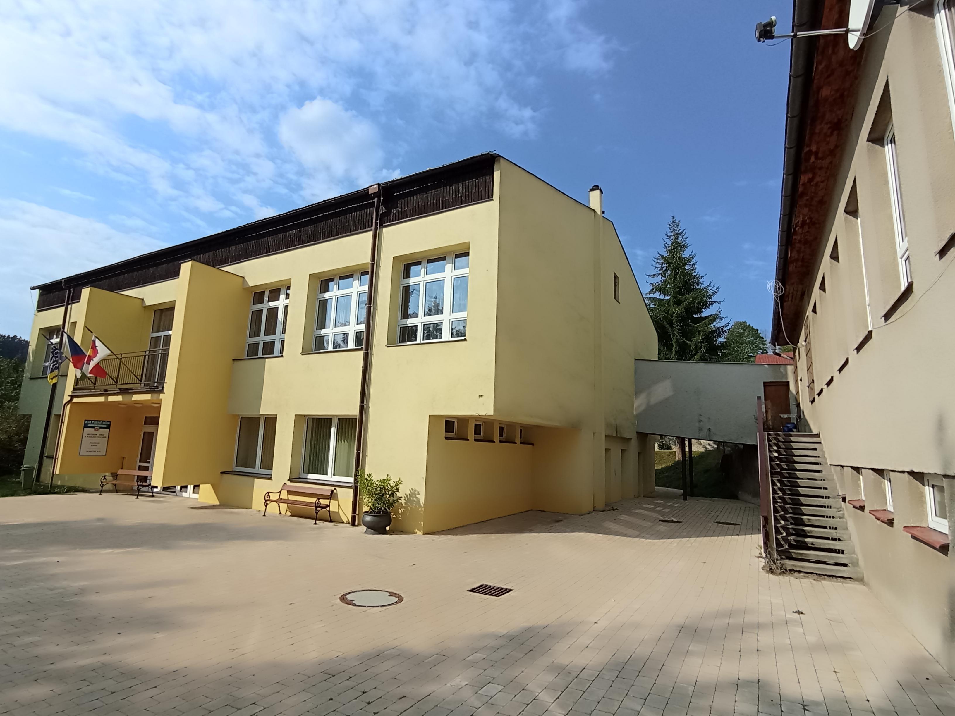 Kulturní dům Hořice na Šumavě foto 2