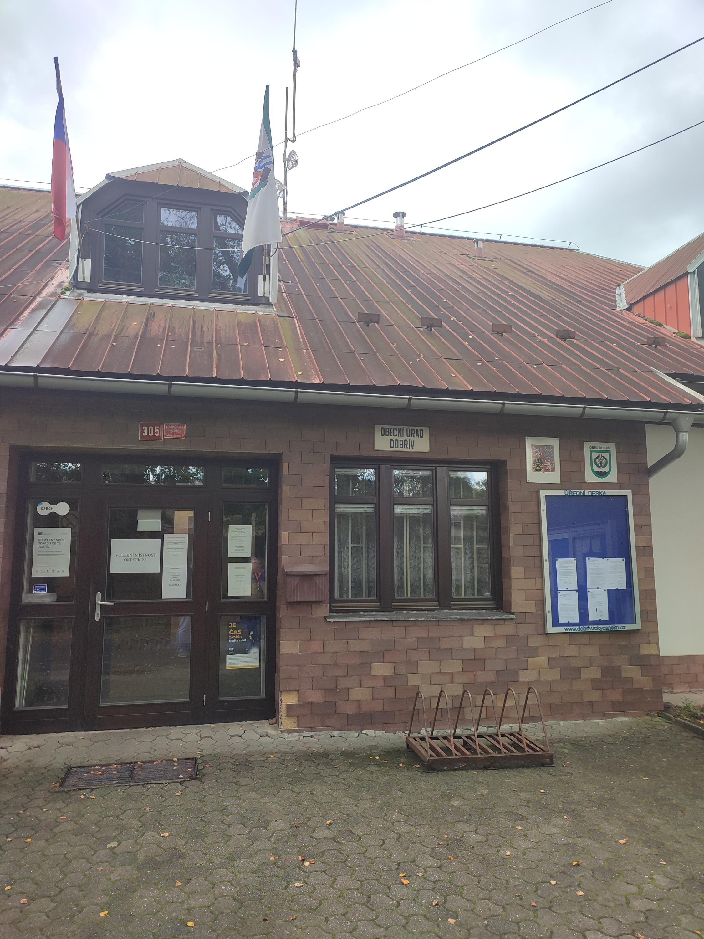Dobřív - obecní úřad foto 2
