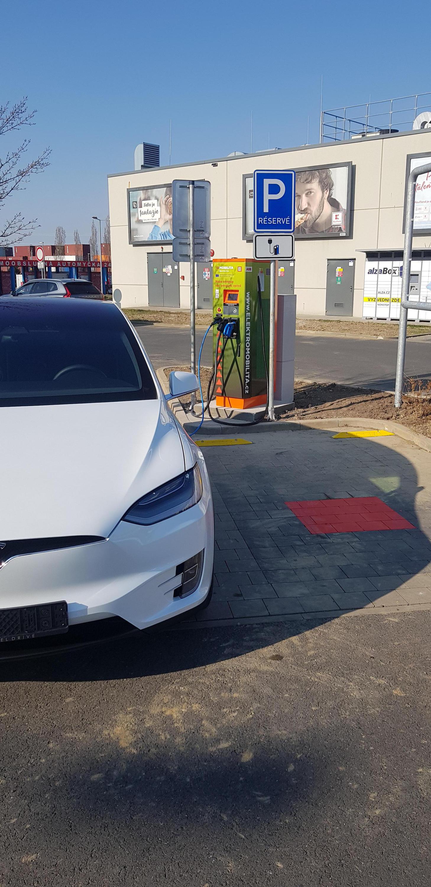Nabíjecí stanice ČEZ foto 2