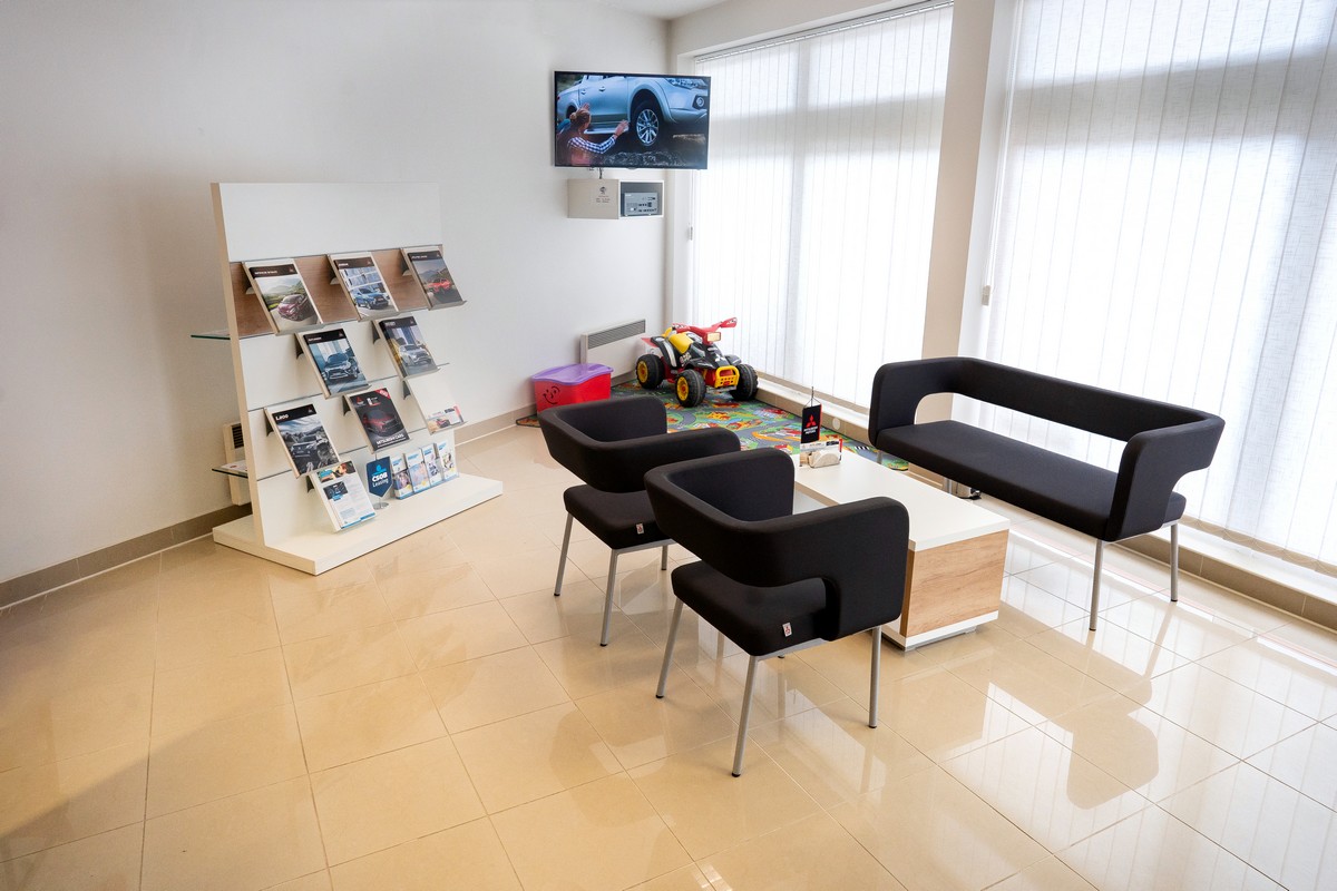 AUTO JUNEK, auta MG a MITSUBISHI