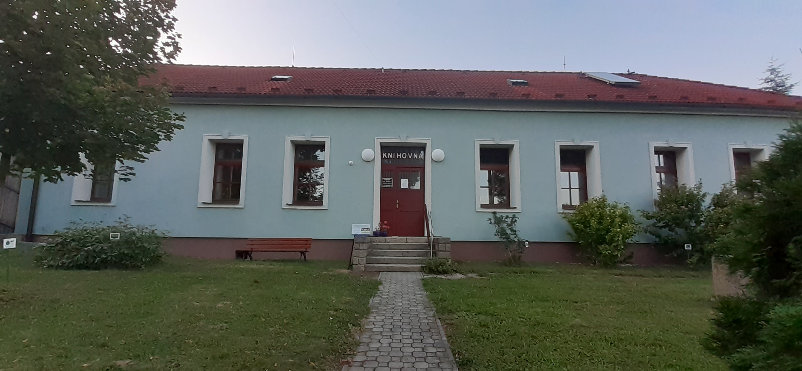 Obecní knihovna Františka Pavlíčka v Lukově foto 2