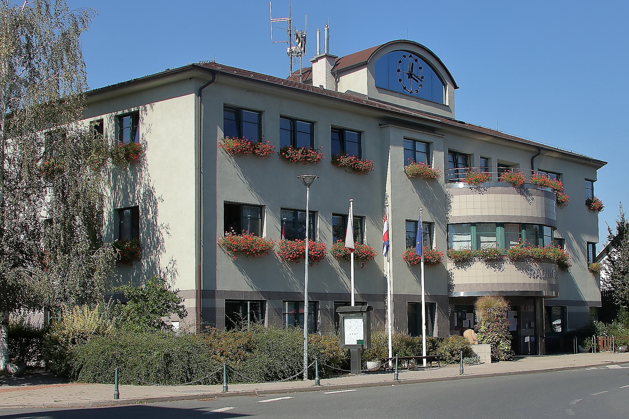 Úřad městské části Praha 19 foto 2