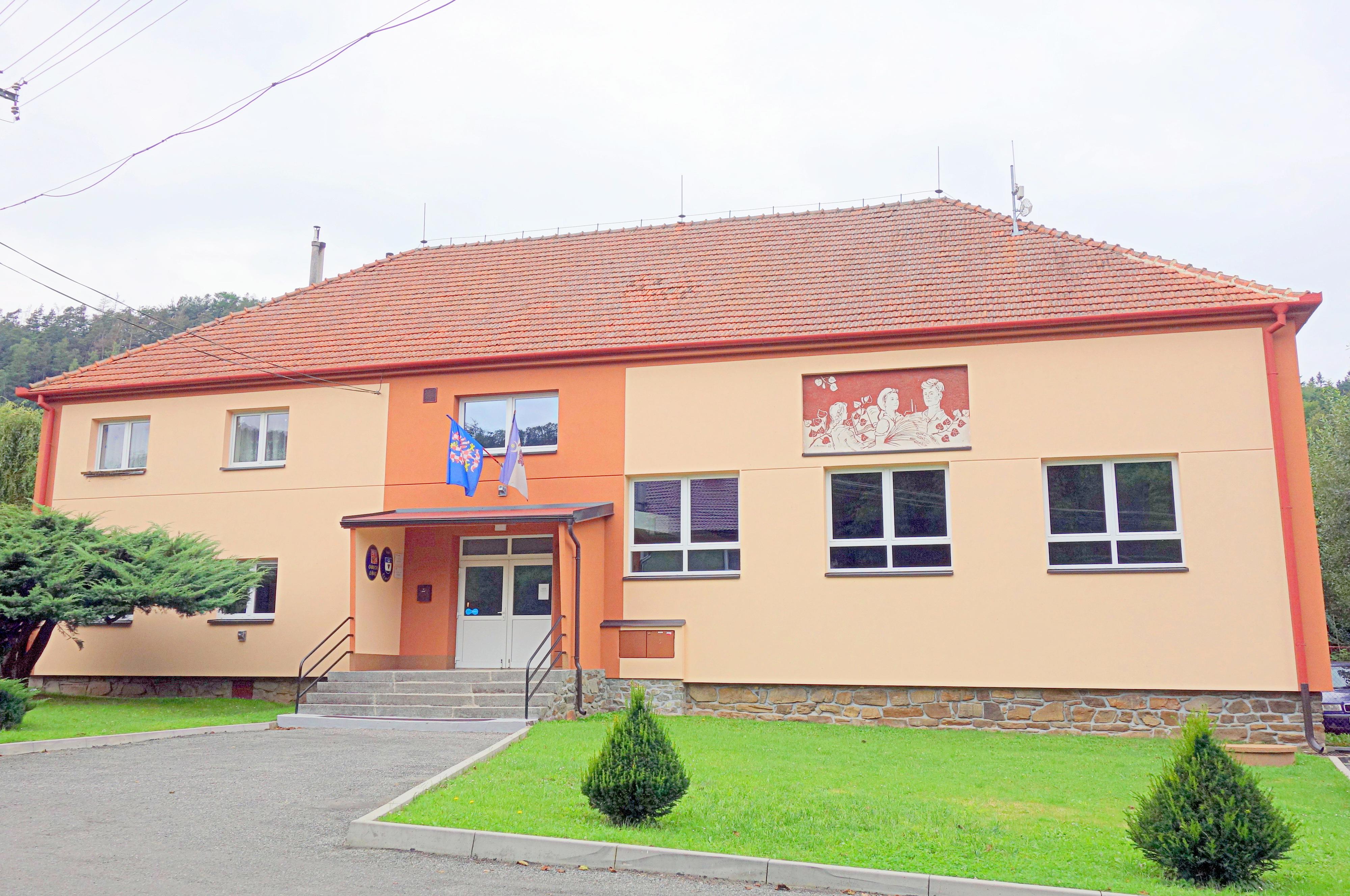 Černvír - obecní úřad foto 2