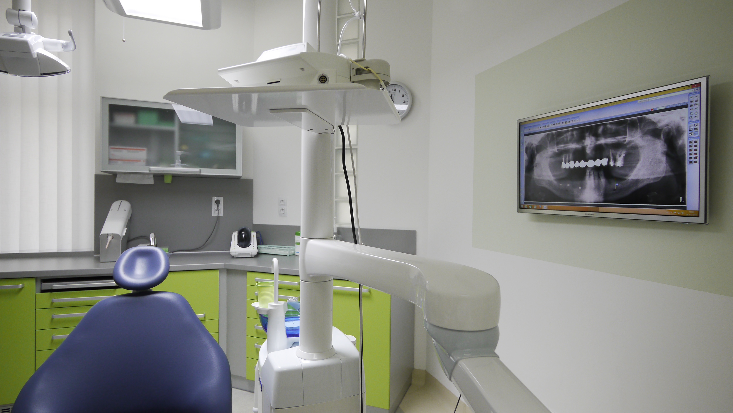 Dr. Zanoščuk & Son - zubní implantáty foto 4