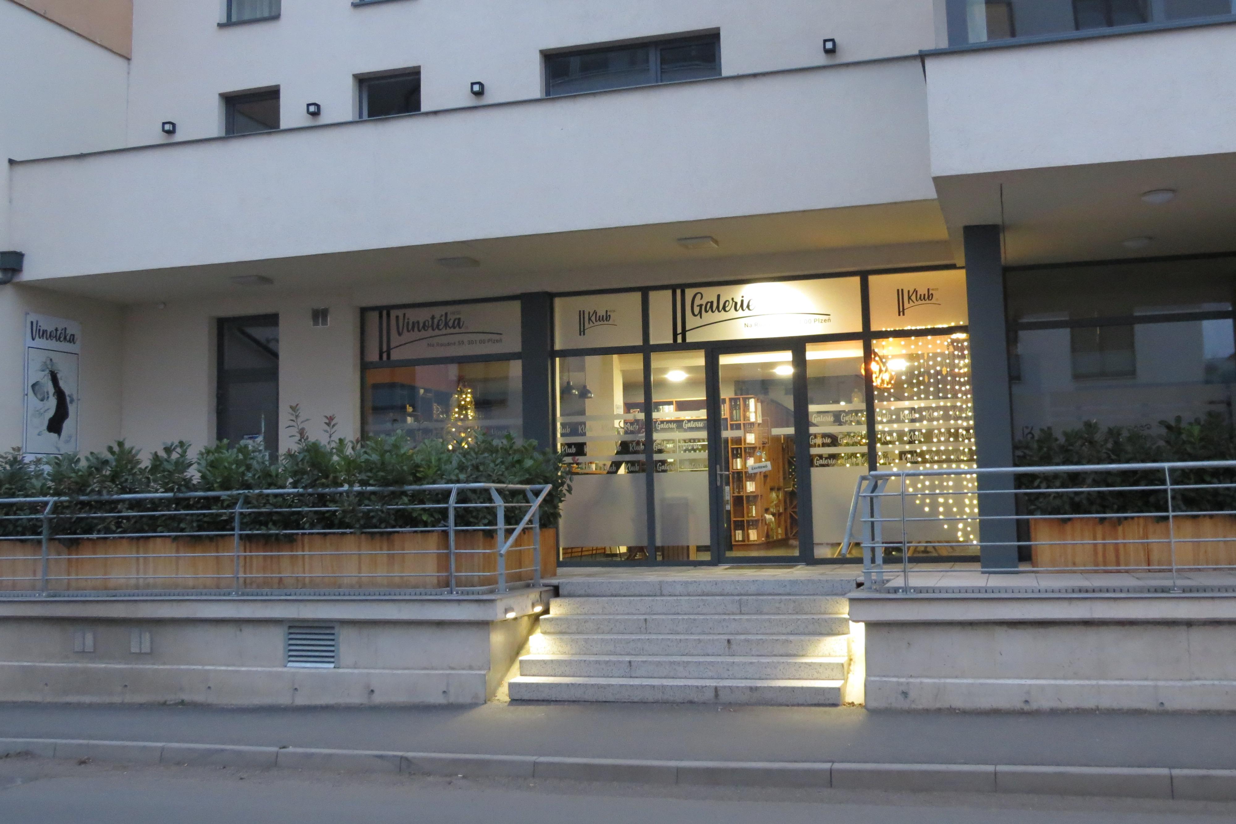 Vinotéka Galerie Na Roudné 59