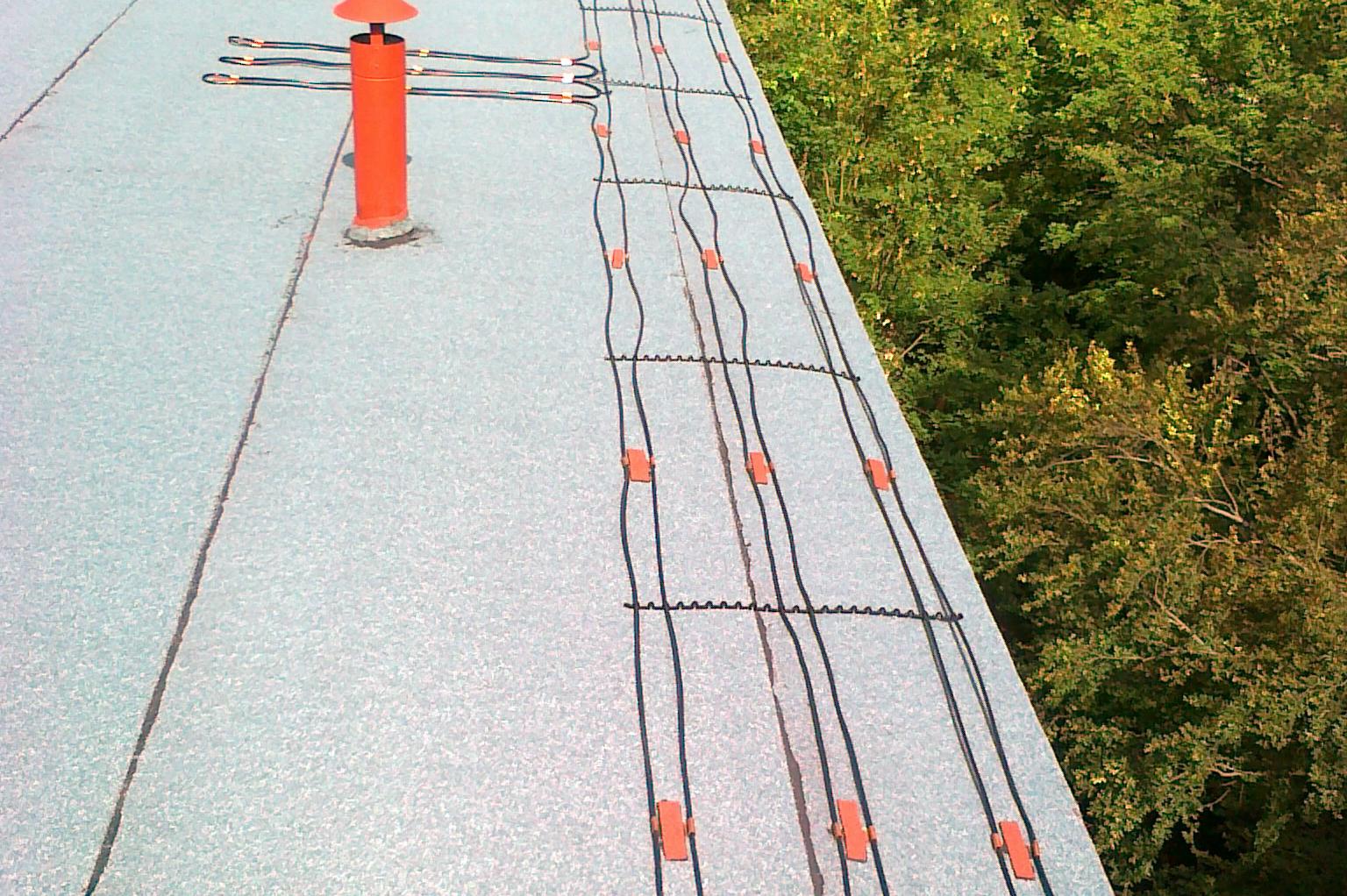 Topné kabely pro vytápění okapů, svodů a střech