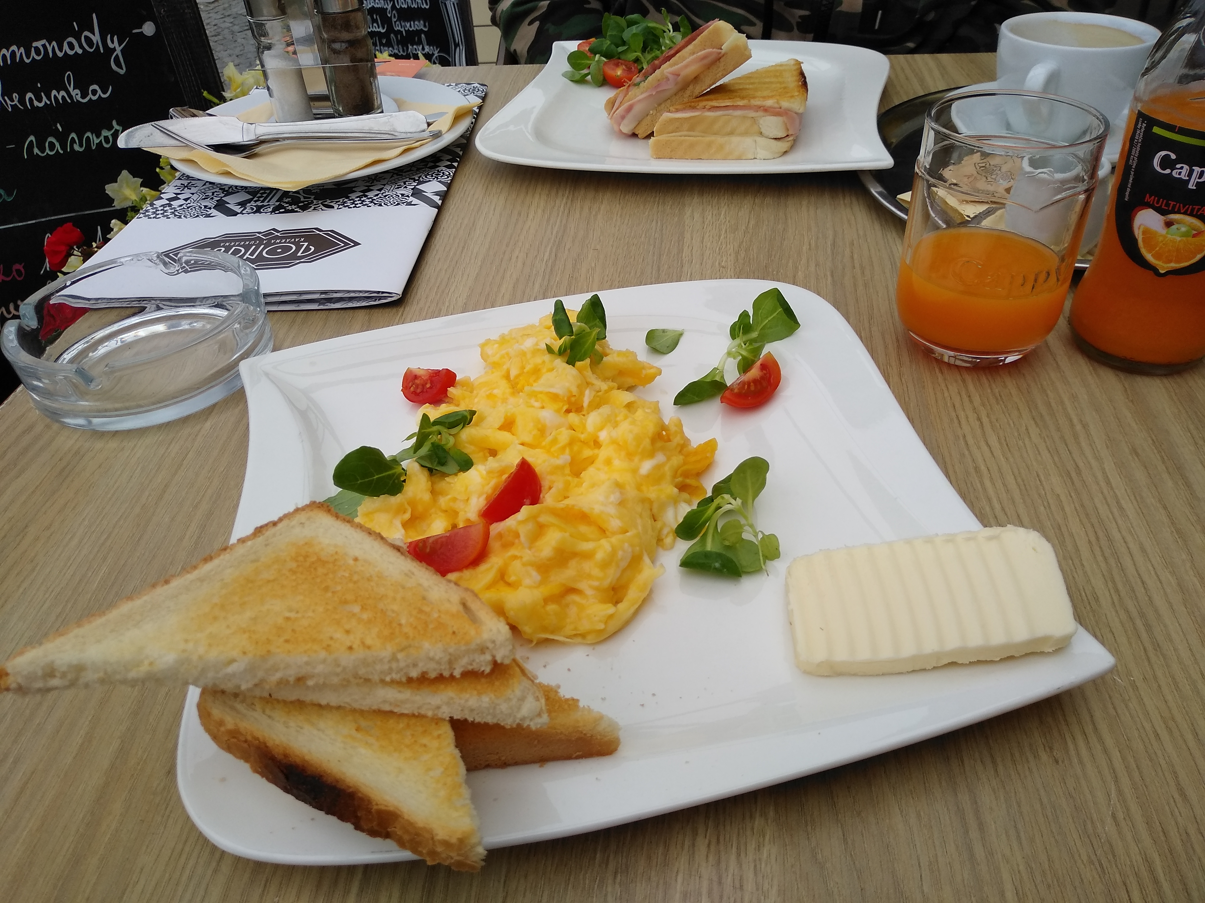 Longus - kavárna a cukrárna foto 2