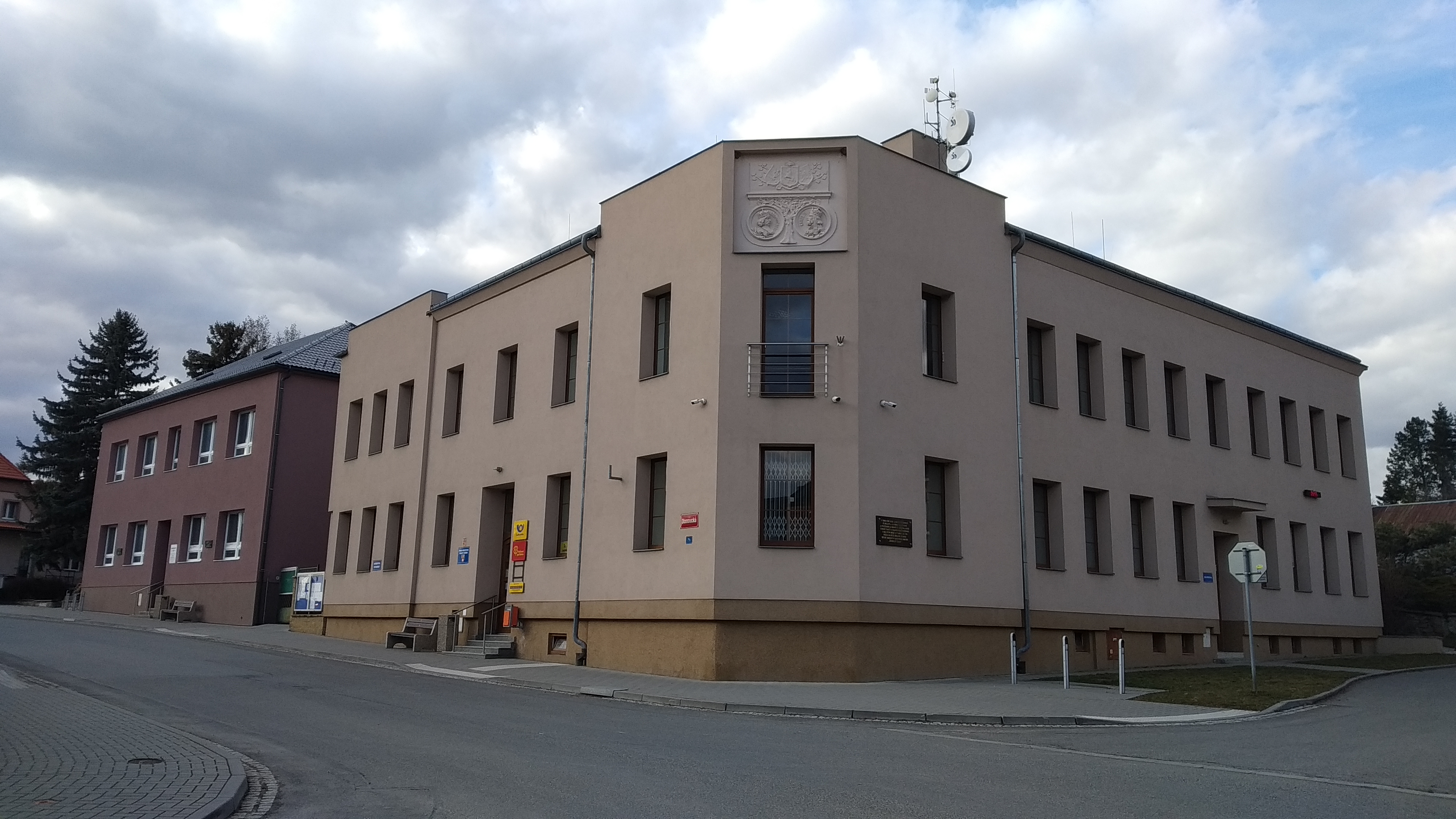 Velký Újezd - úřad městyse foto 2