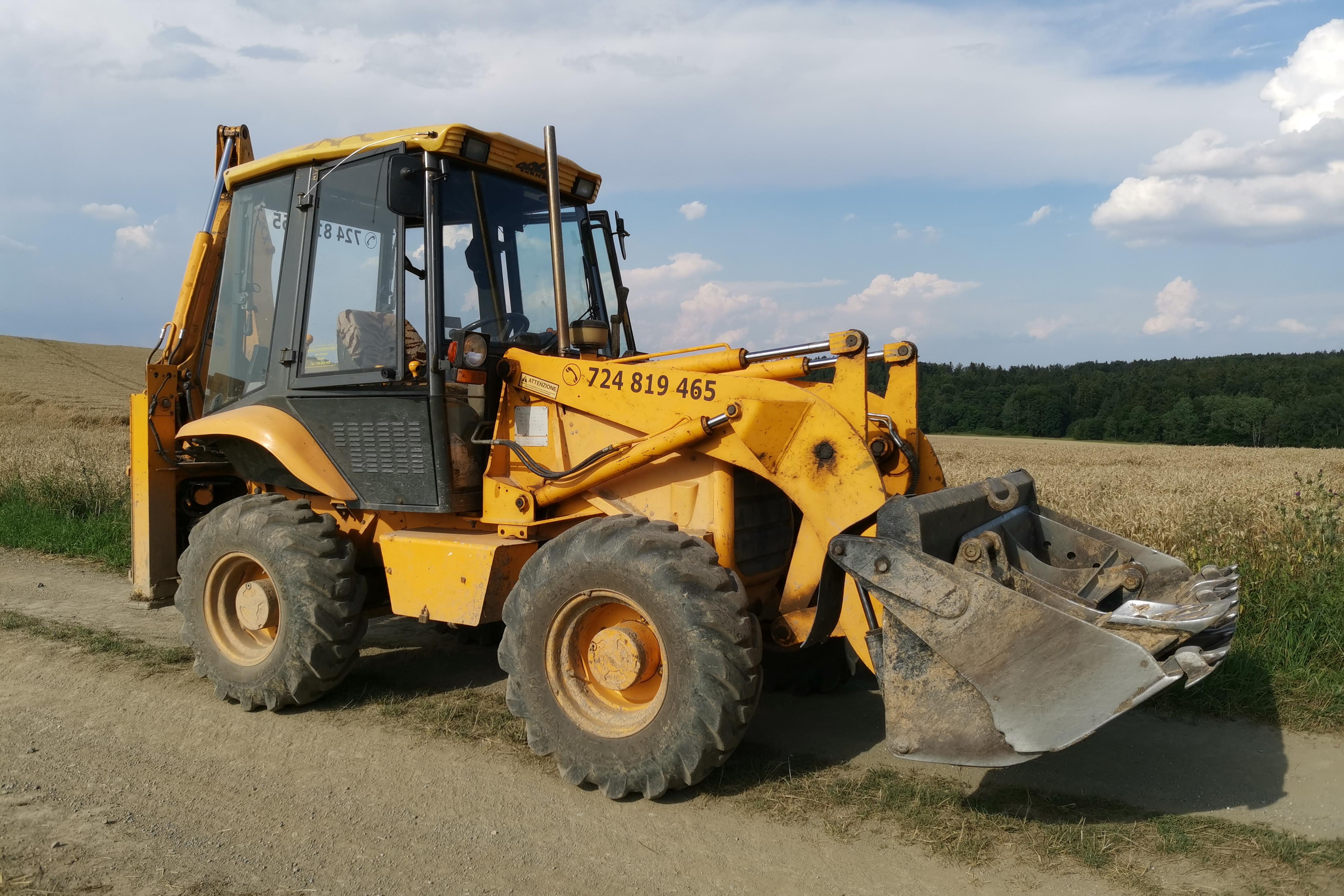 Petr Továrek - Zemní a výkopové práce