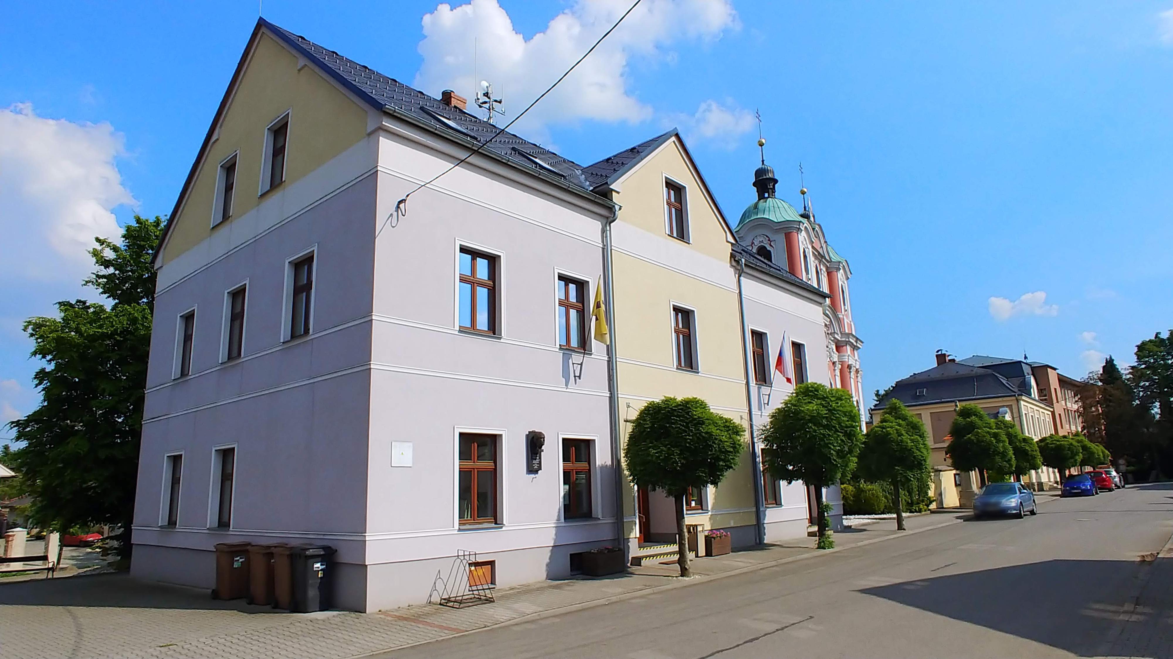 Velké Hoštice - obecní úřad foto 2
