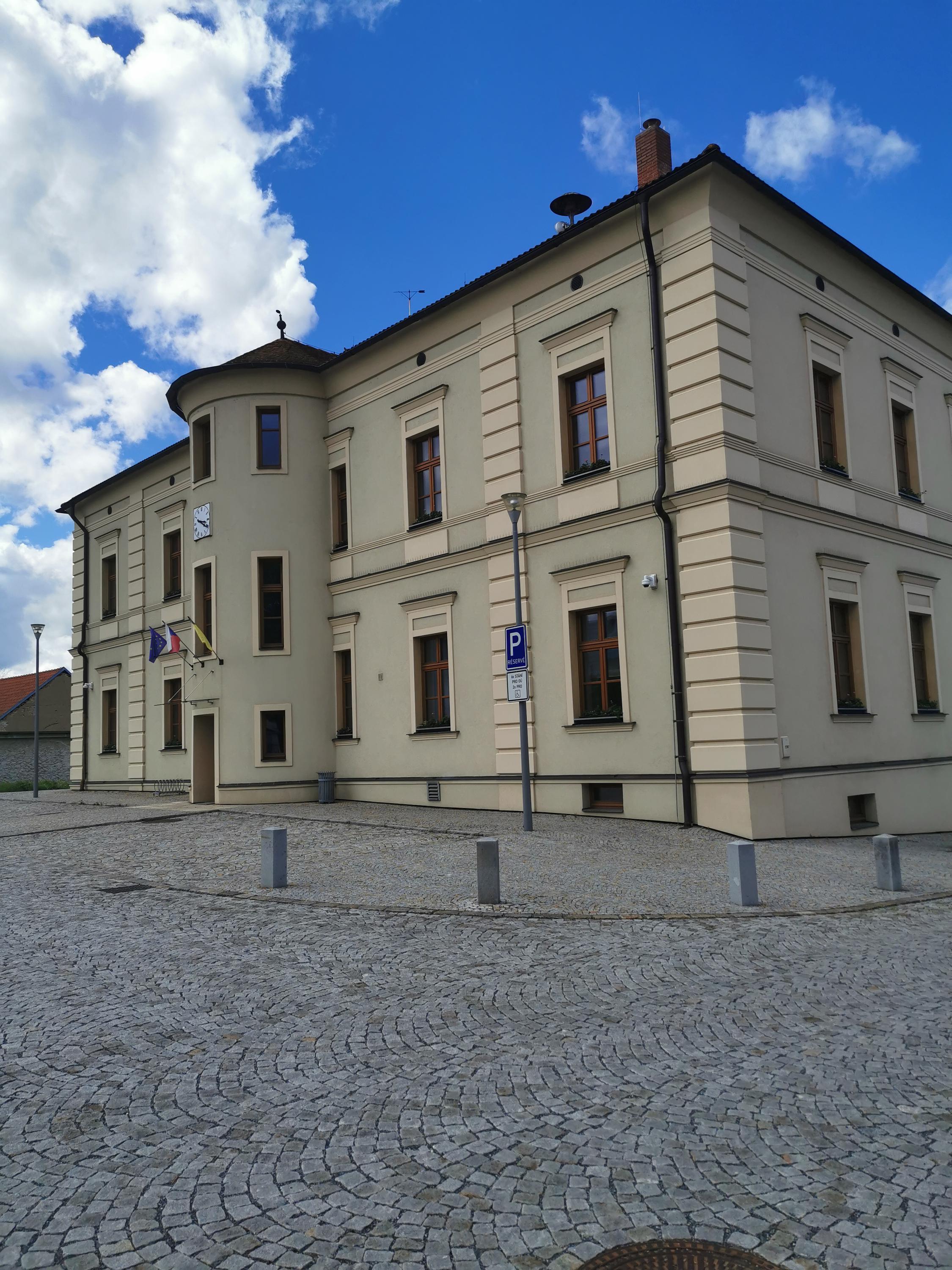 Dolní Břežany - obecní úřad foto 6