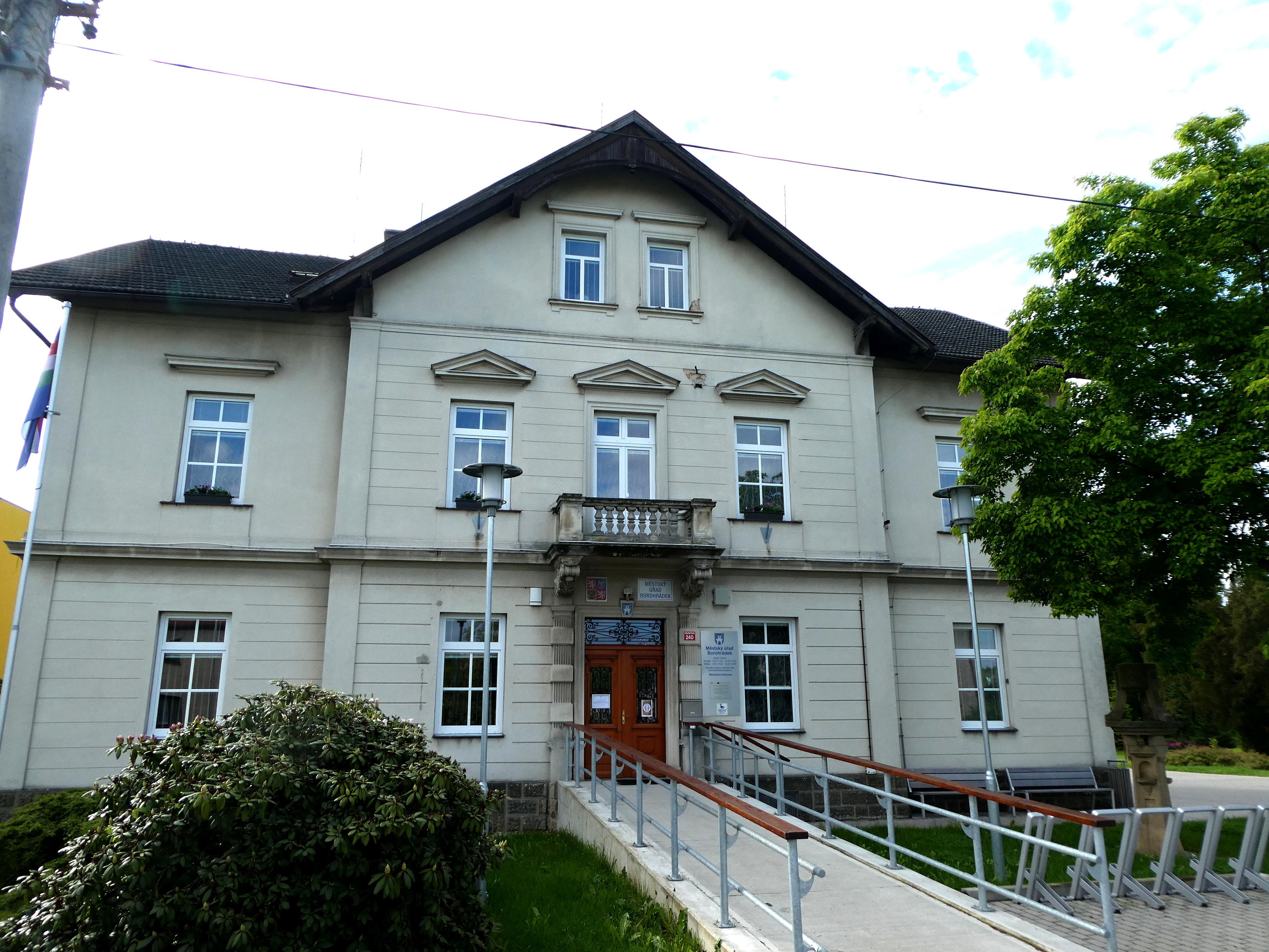 Borohrádek - městský úřad foto 3