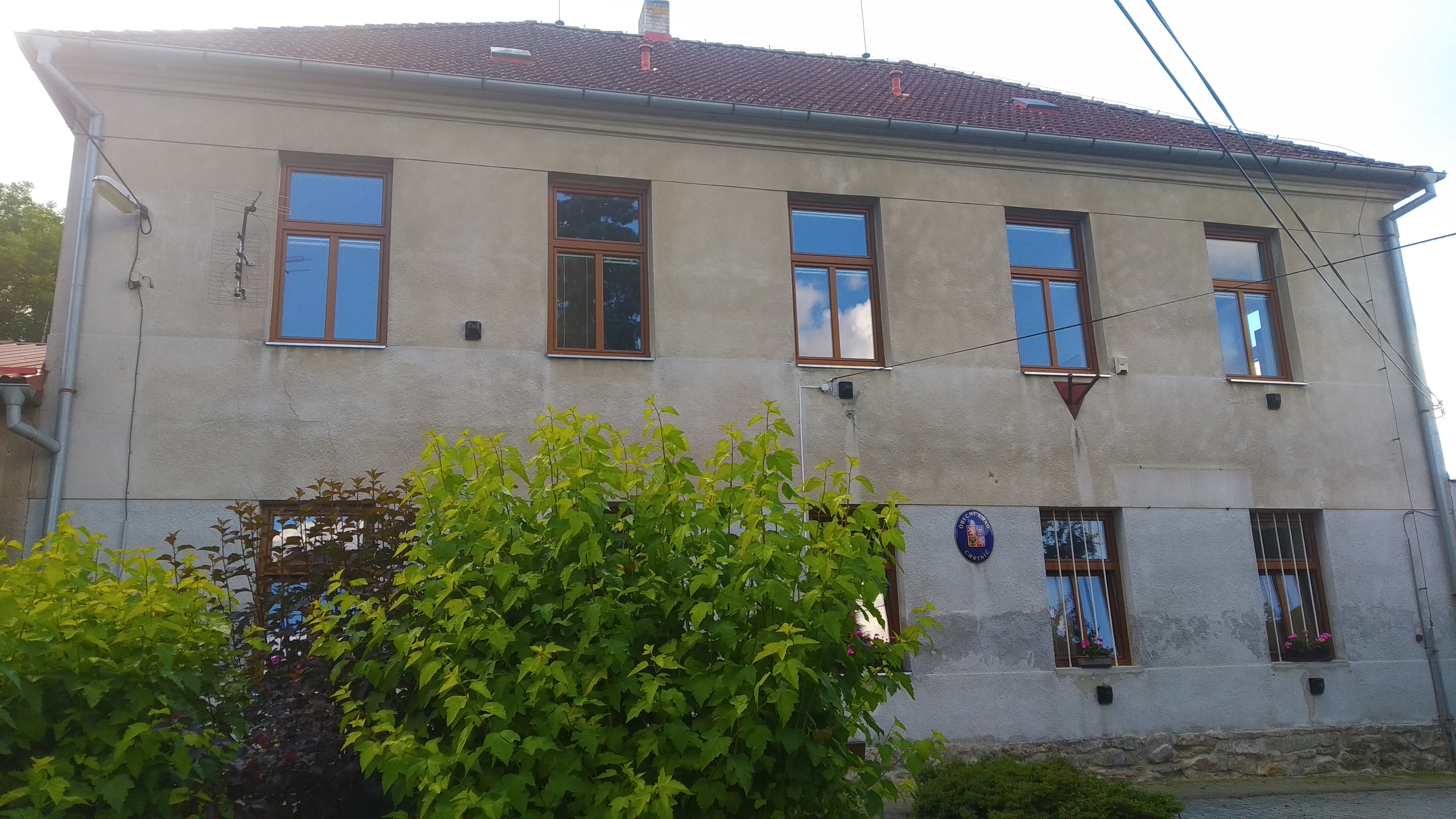 Chrtníč - obecní úřad foto 2