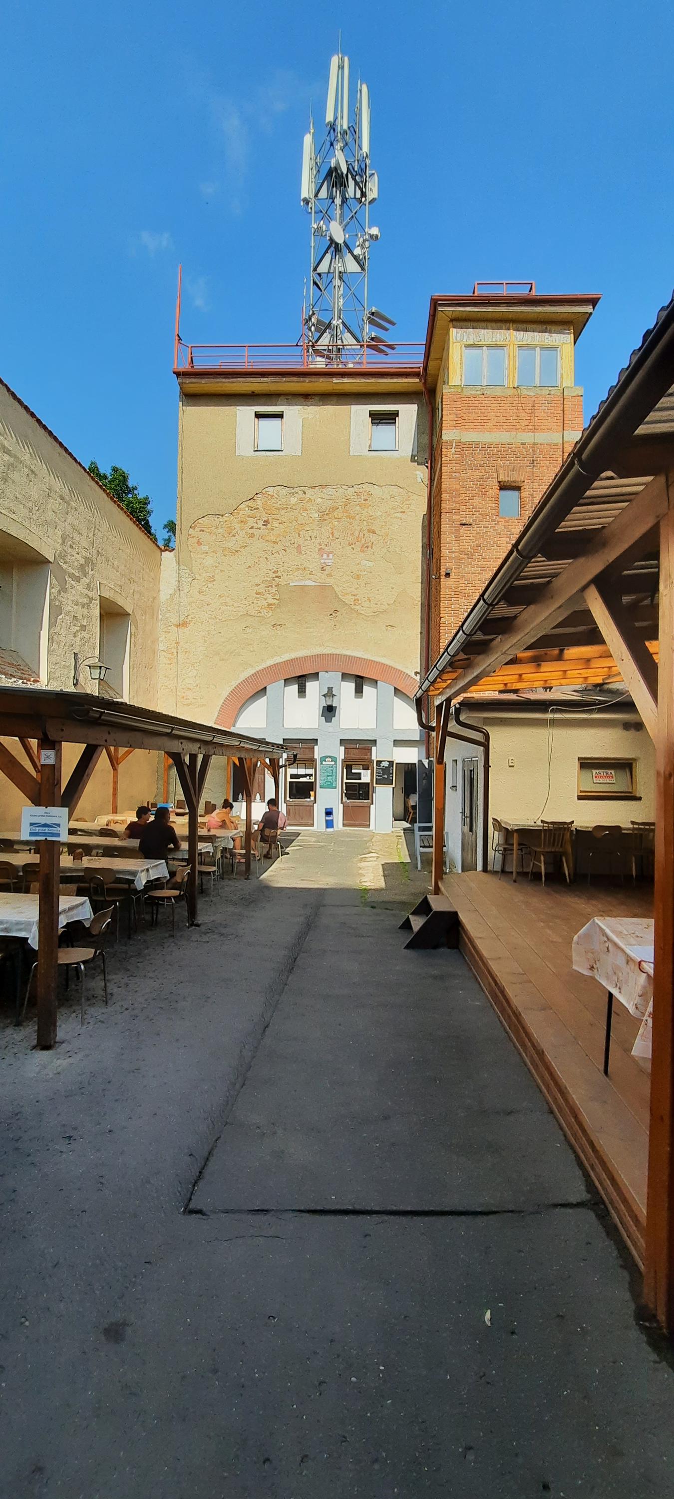 Občerstvení na Hůrce foto 3