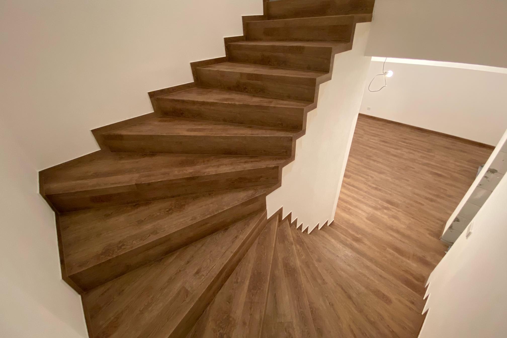 Obklad schodiště vinylovou podlahou