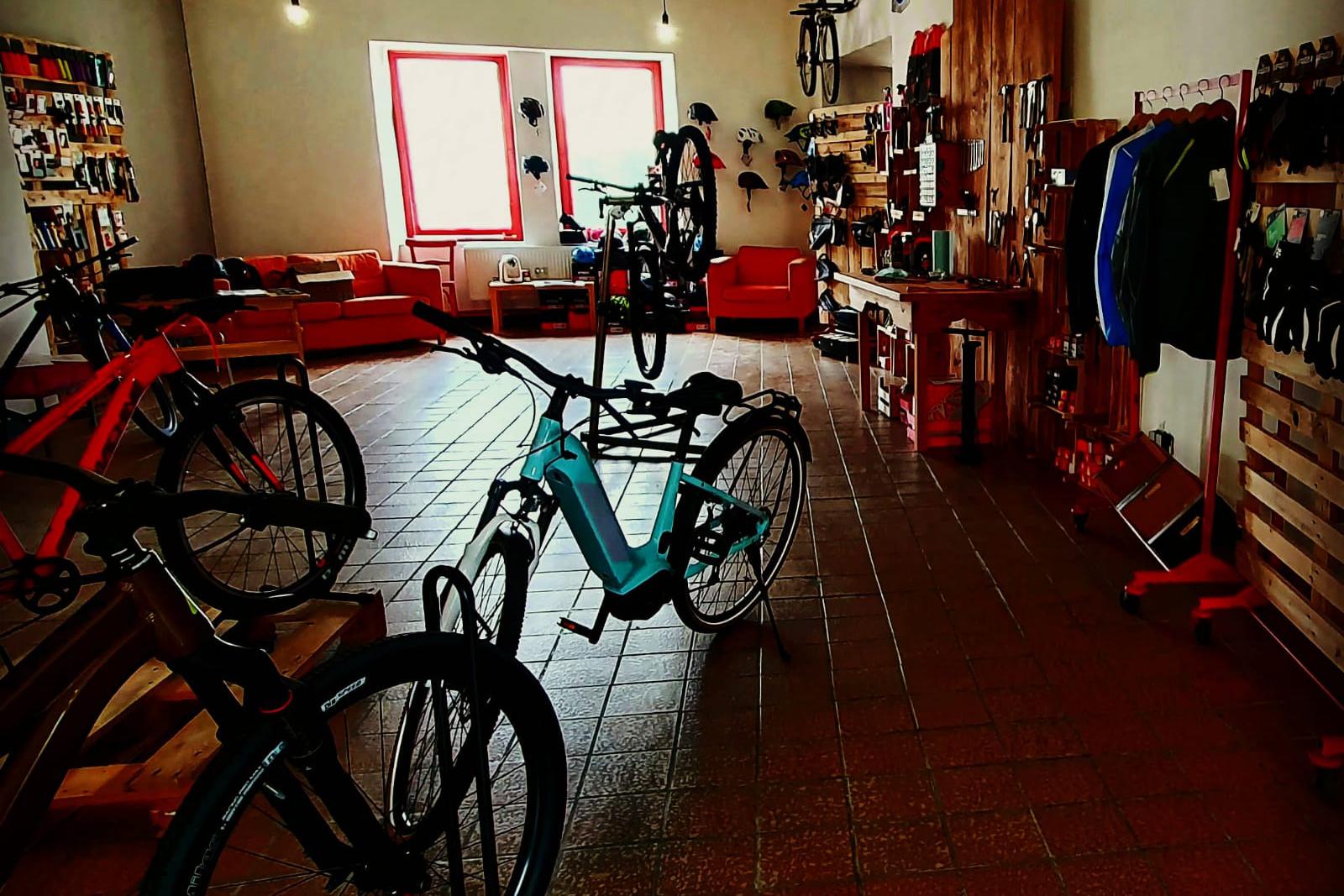 Půjčovna elektrokol Kolotoč