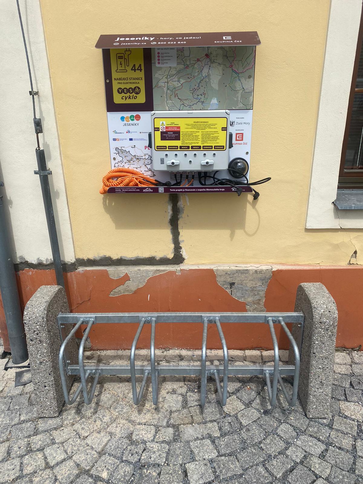 Nabíjecí stanice Městské informační centrum Zlaté Hory foto 2