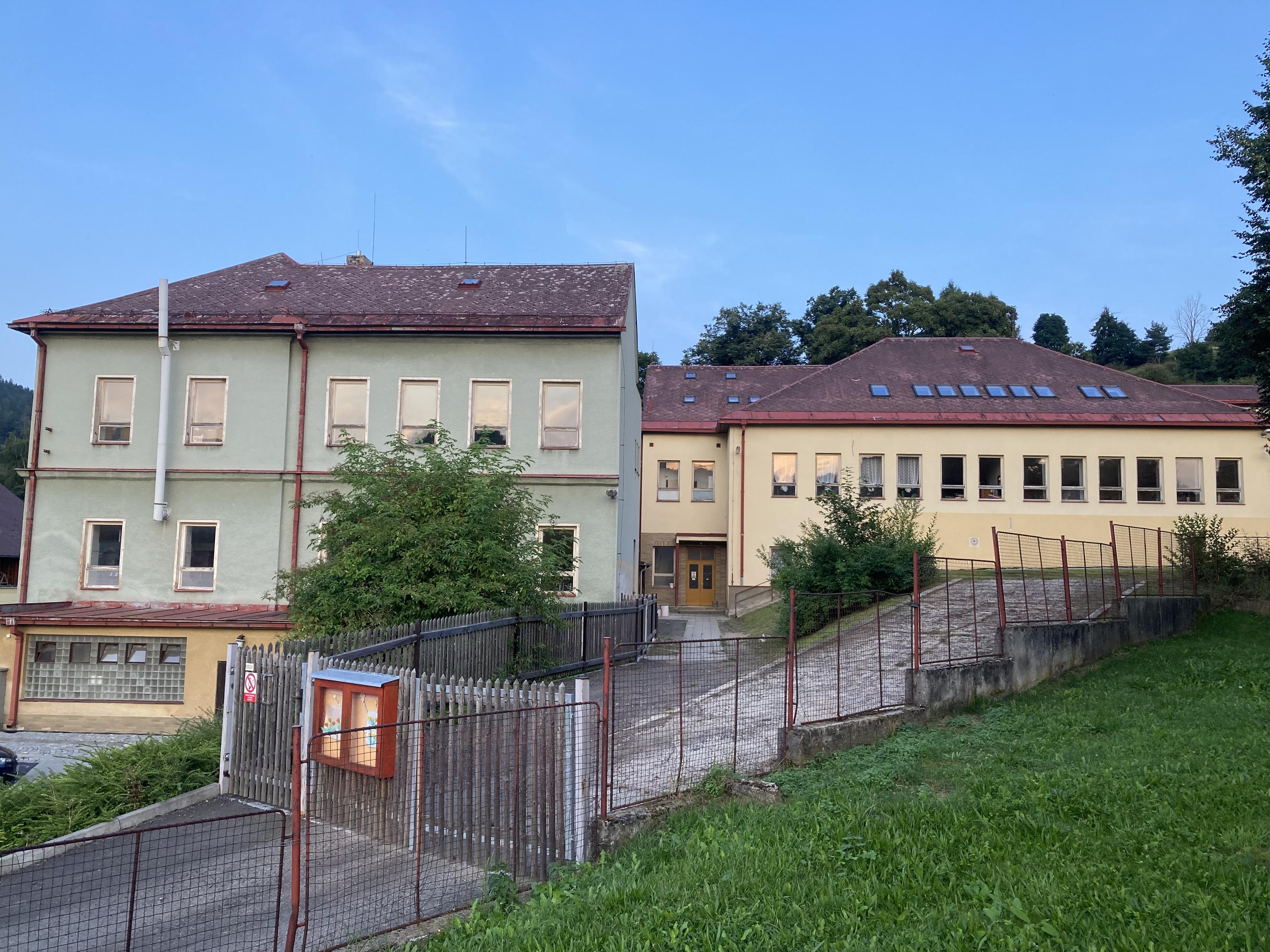 ZŠ a MŠ Bečov nad Teplou foto 1