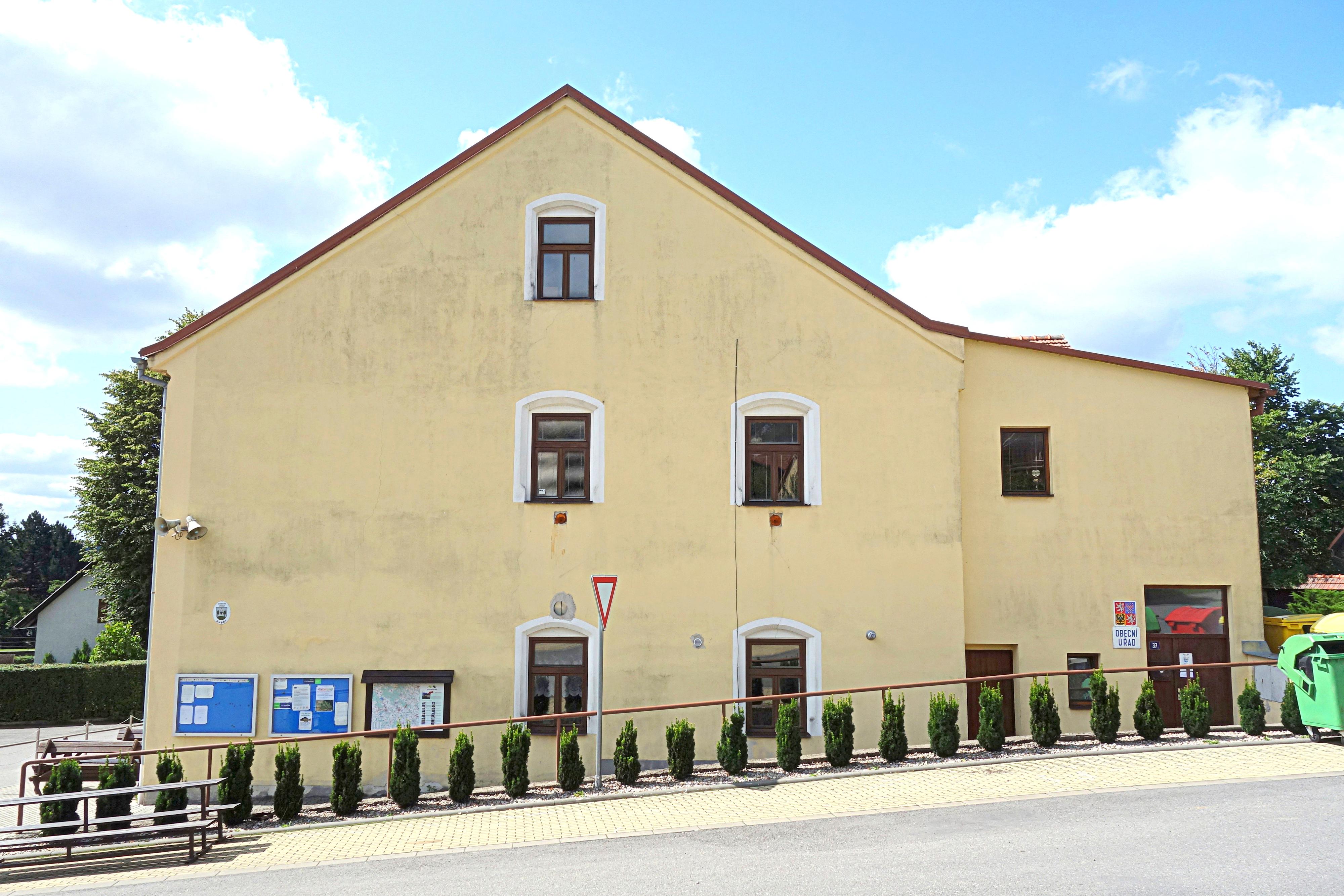 Zubří - obecní úřad foto 4