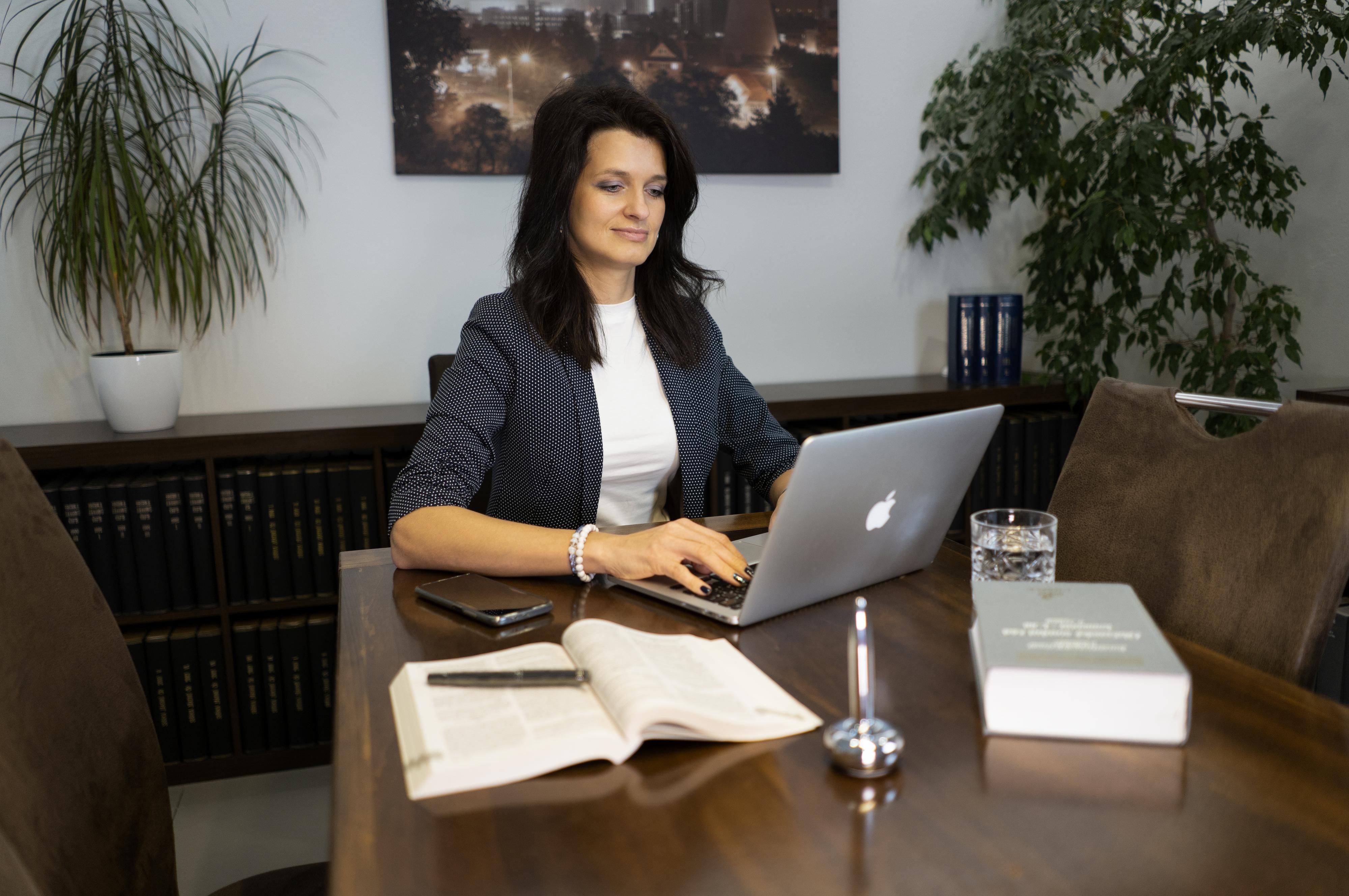 Mgr. Zuzana Mlčoušková - advokátka