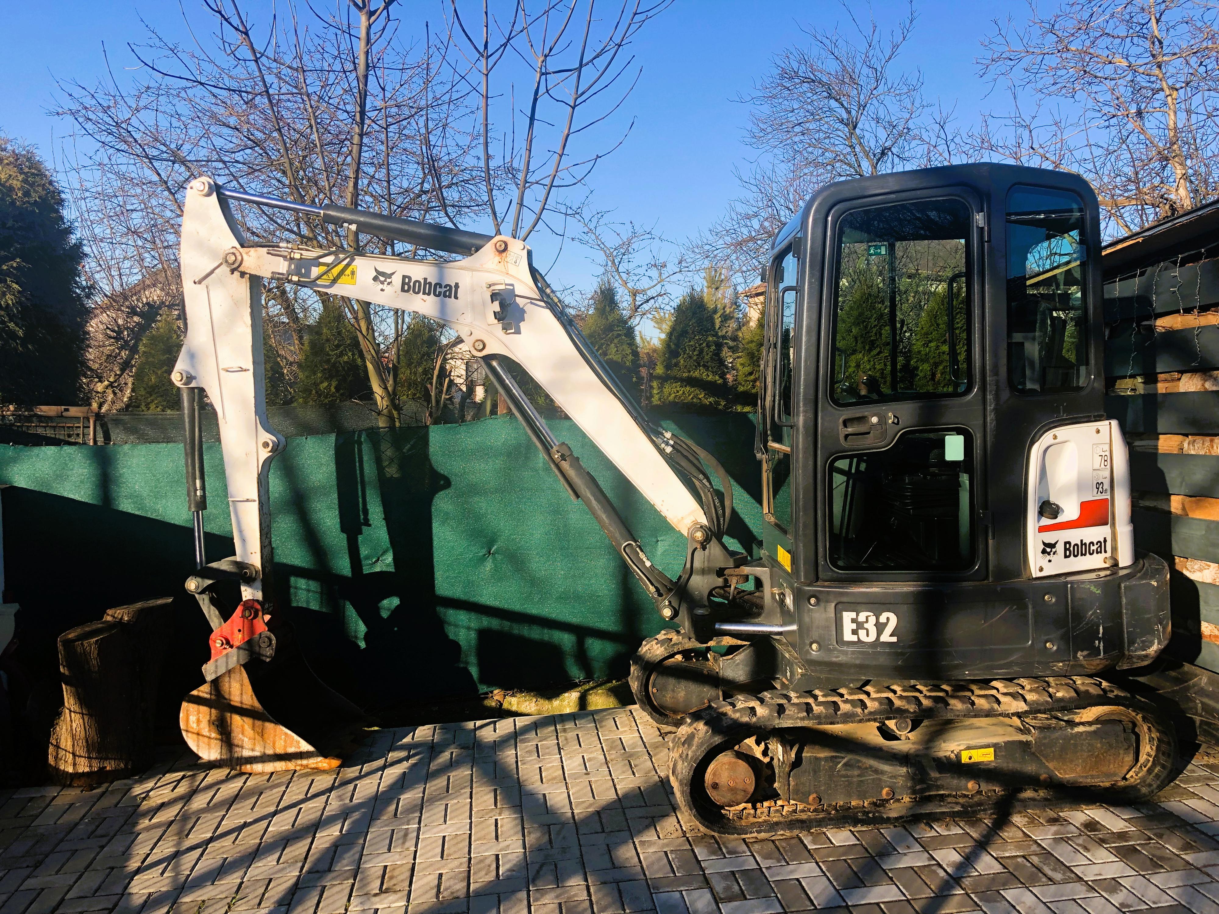 Zemní a výkopové práce - 1. VINOHRADSKÁ ENERGETICKÁ, s.r.o.