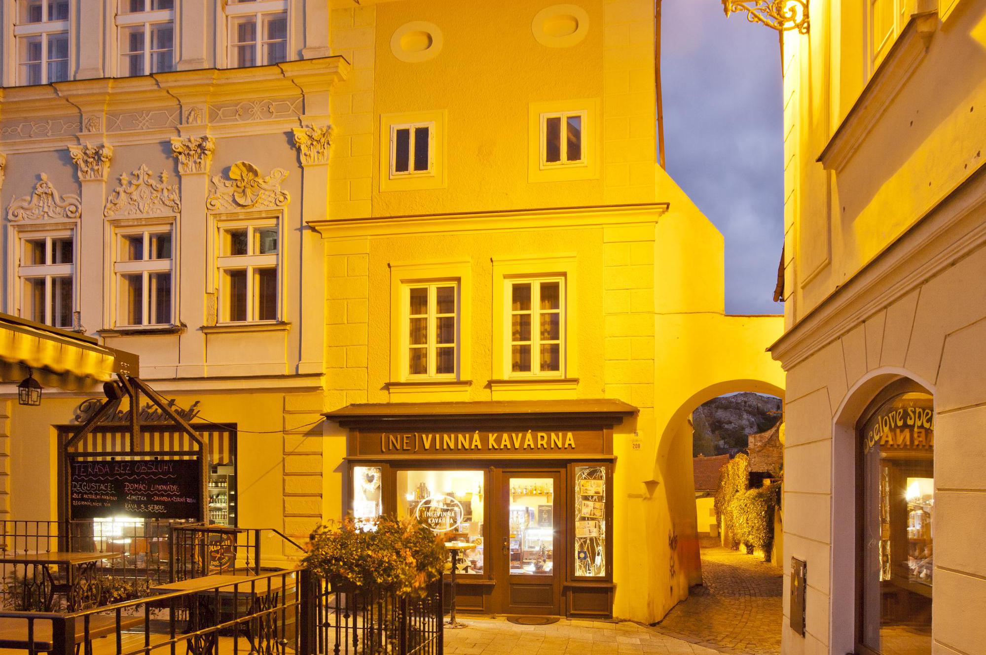 (NE) VINNÁ KAVÁRNA - ubytování