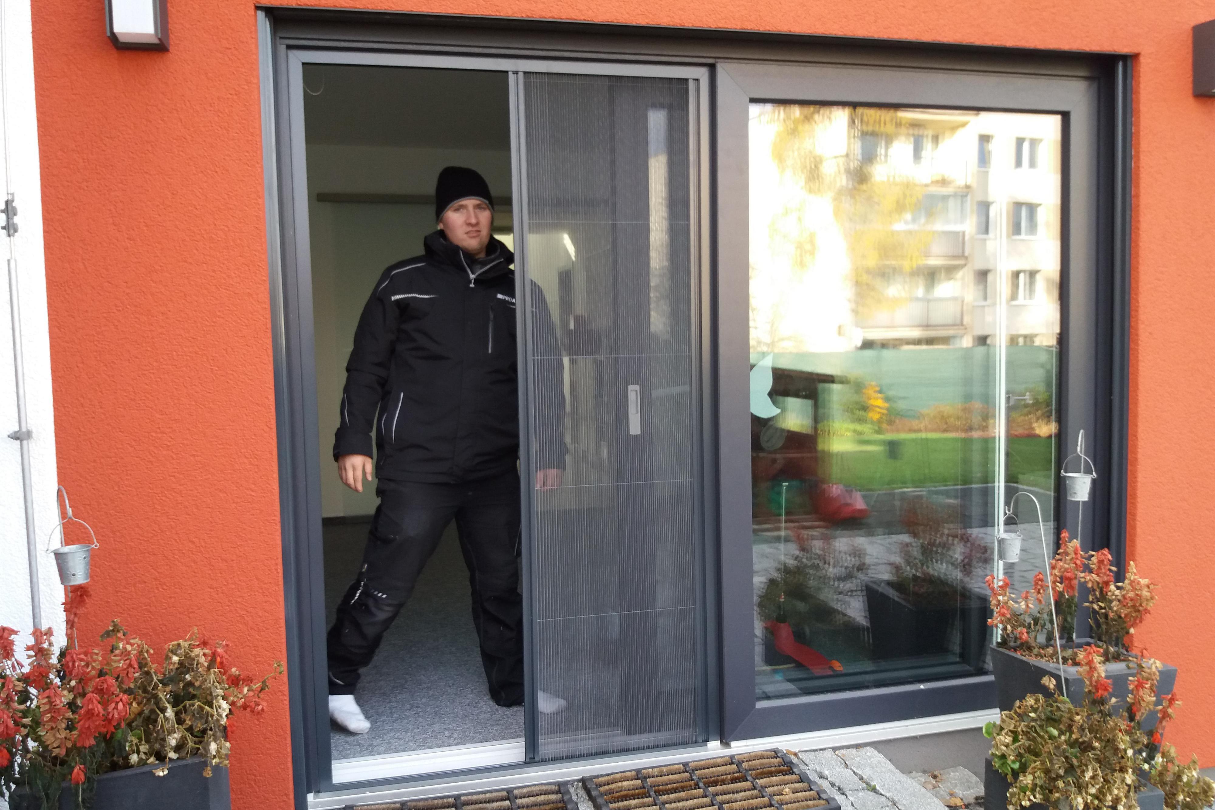 Sítě proti hmyzu do oken a dveří