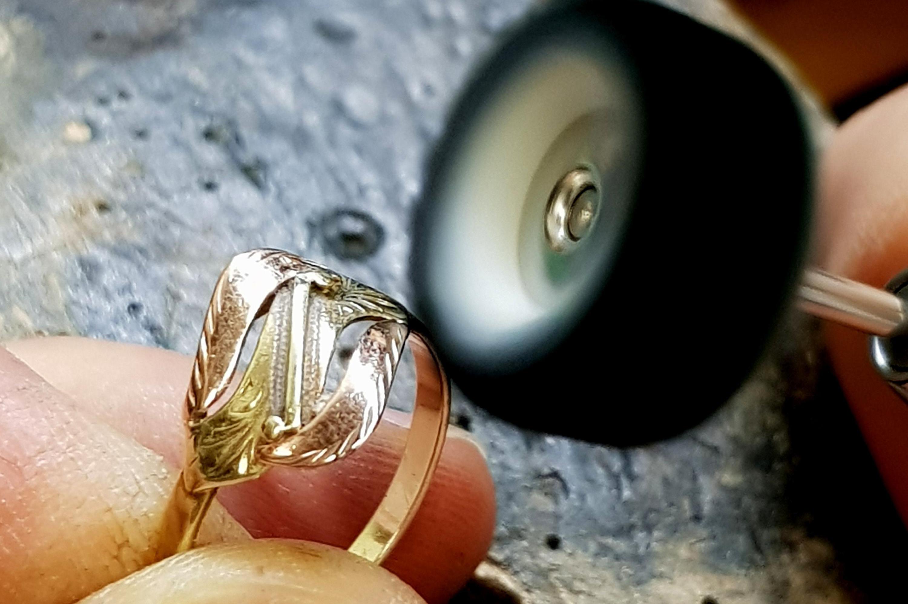 Opravy zlatých a stříbrných šperků