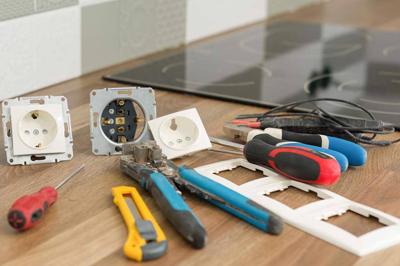 Nonstop-opravy elektroinstalací - Rostislav Fukač