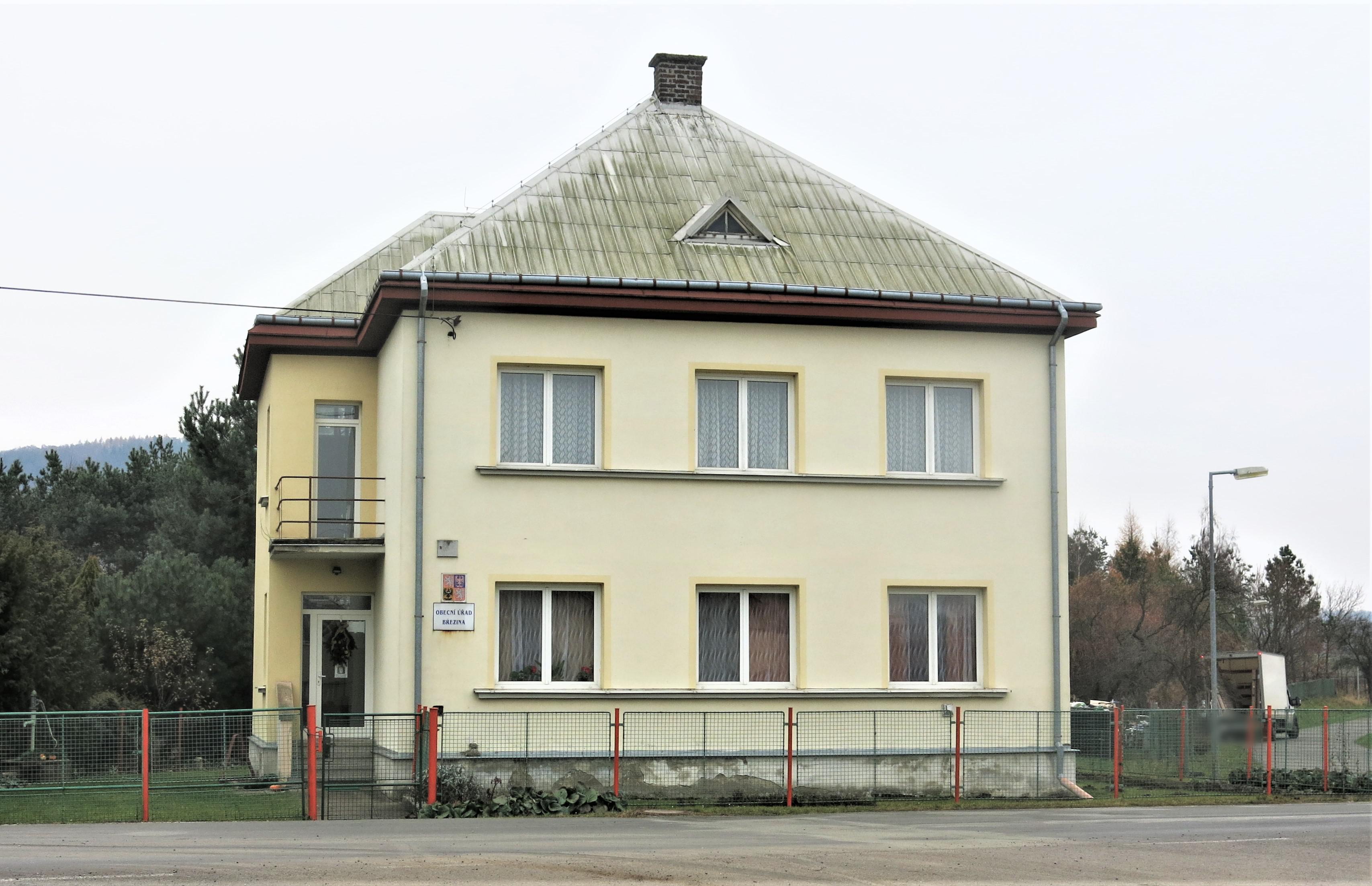 Březina - obecní úřad foto 1