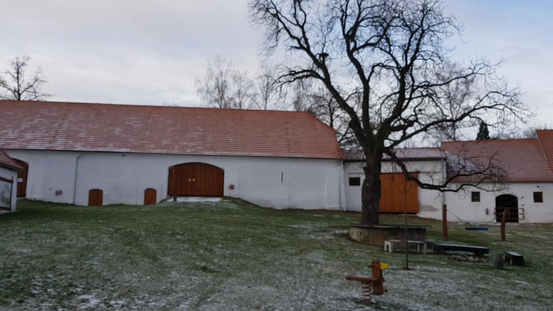 Residence Tvrz Skočice foto 2 (náhled videa)