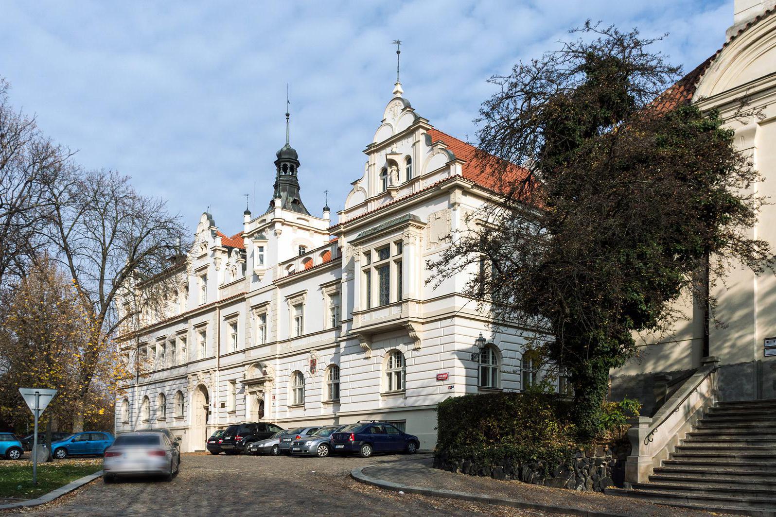 Obchodní akademie a Gymnázium Bubeneč