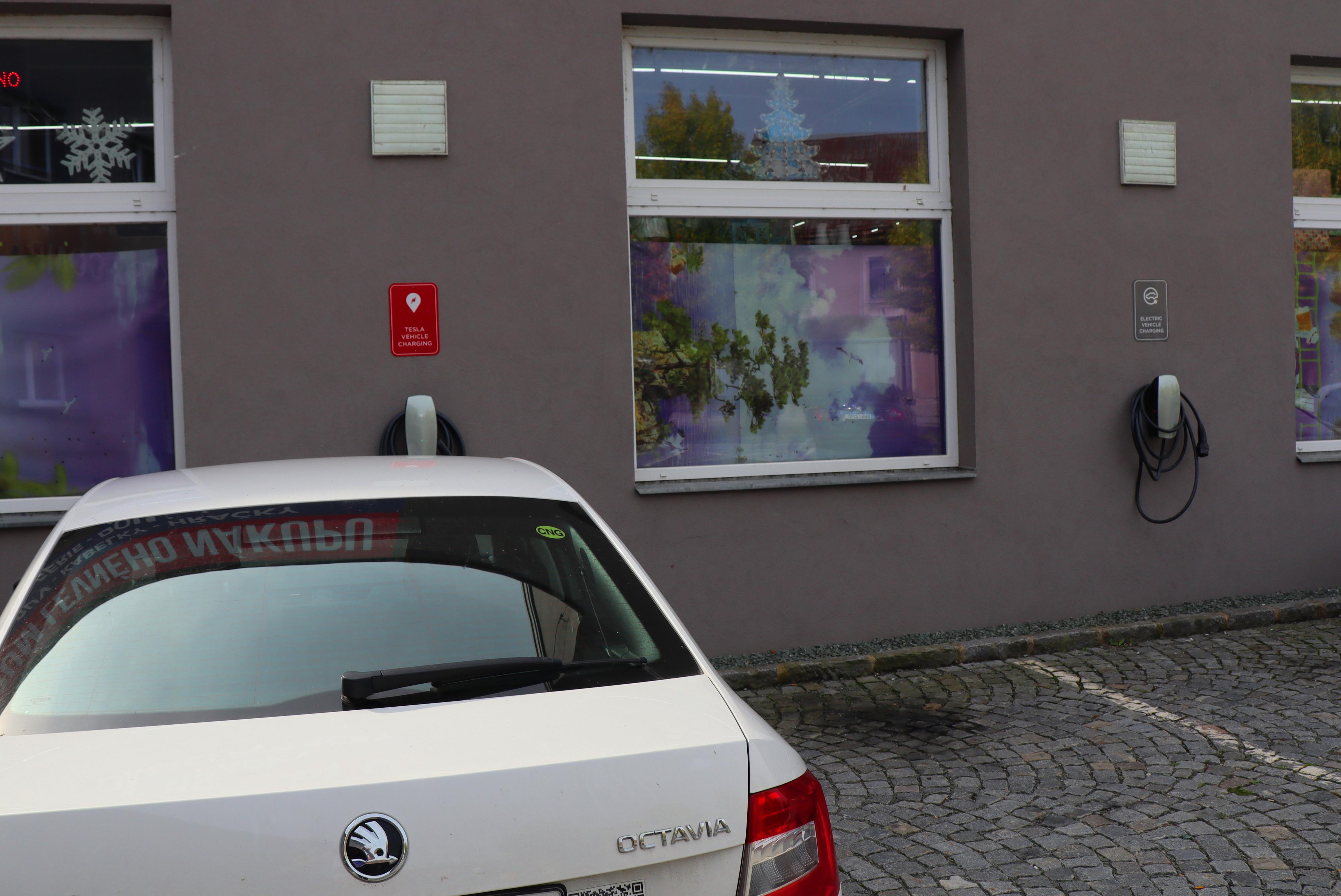 Nabíjecí stanice Tesla foto 2