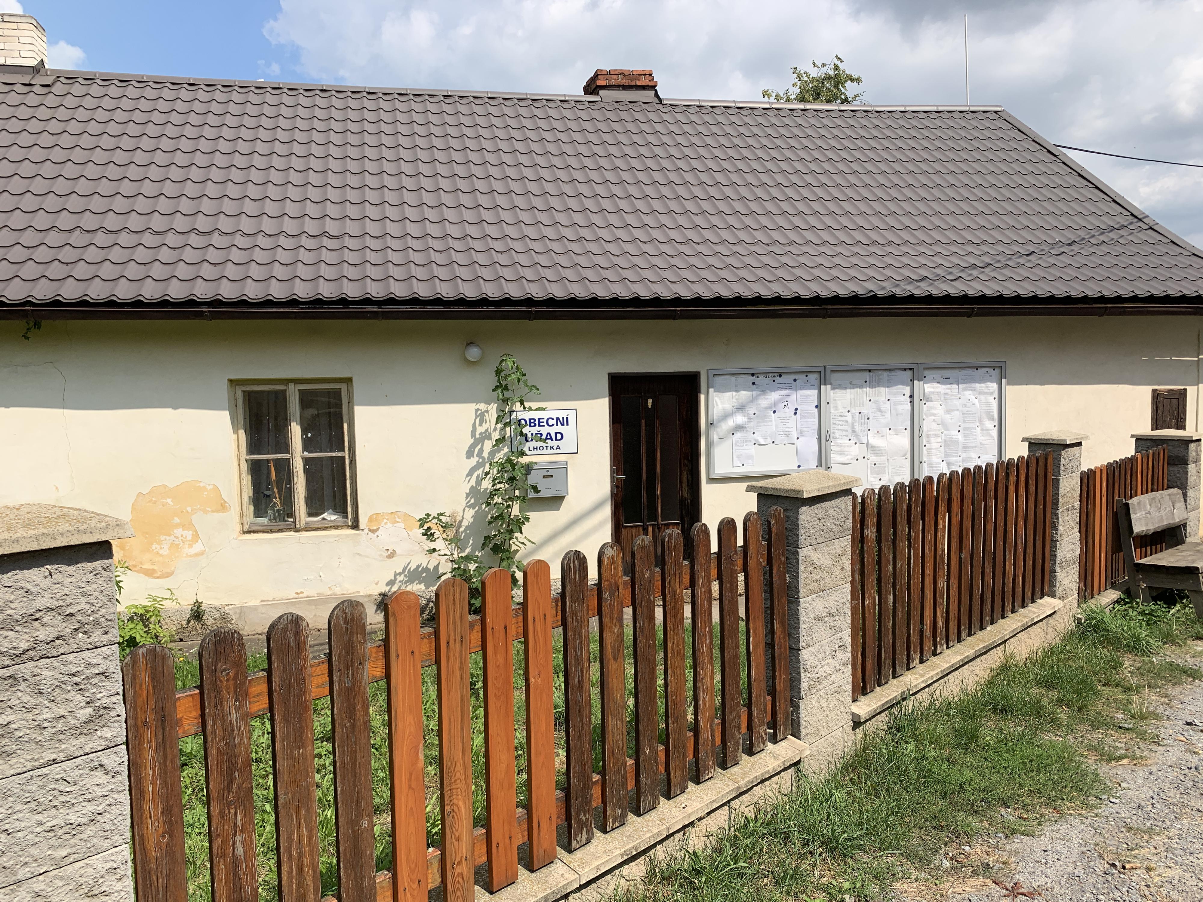 Lhotka - obecní úřad