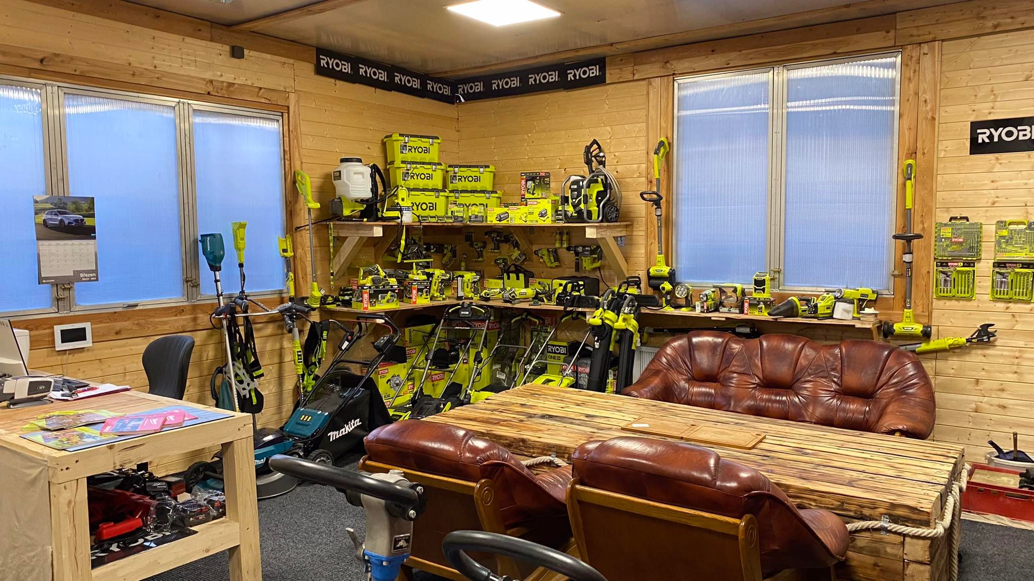 Půjčovna nářadí a zahradní techniky - kolemdomu.cz foto 3