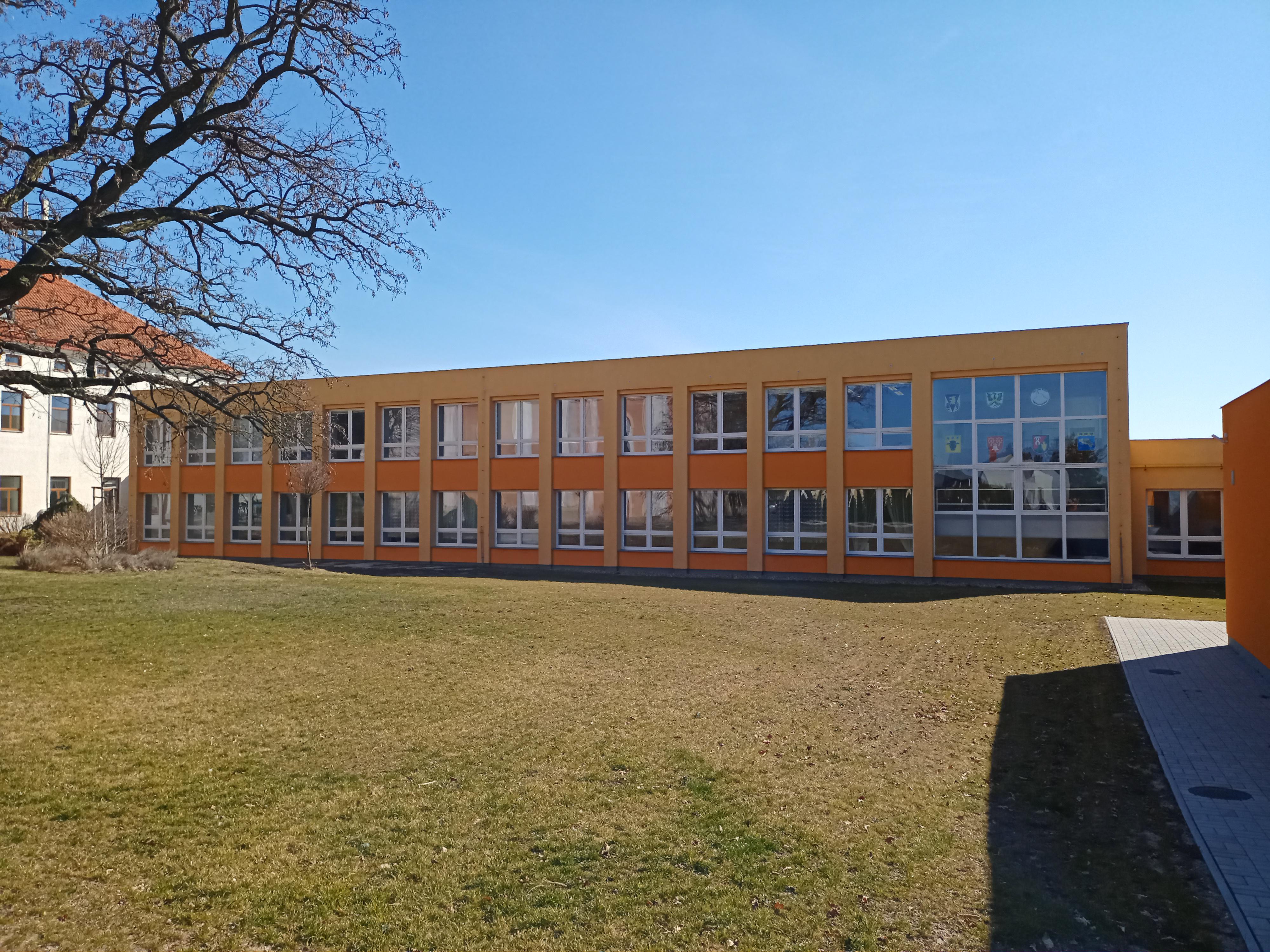 Základní škola Rohovládova Bělá, okres Pardubice foto 3